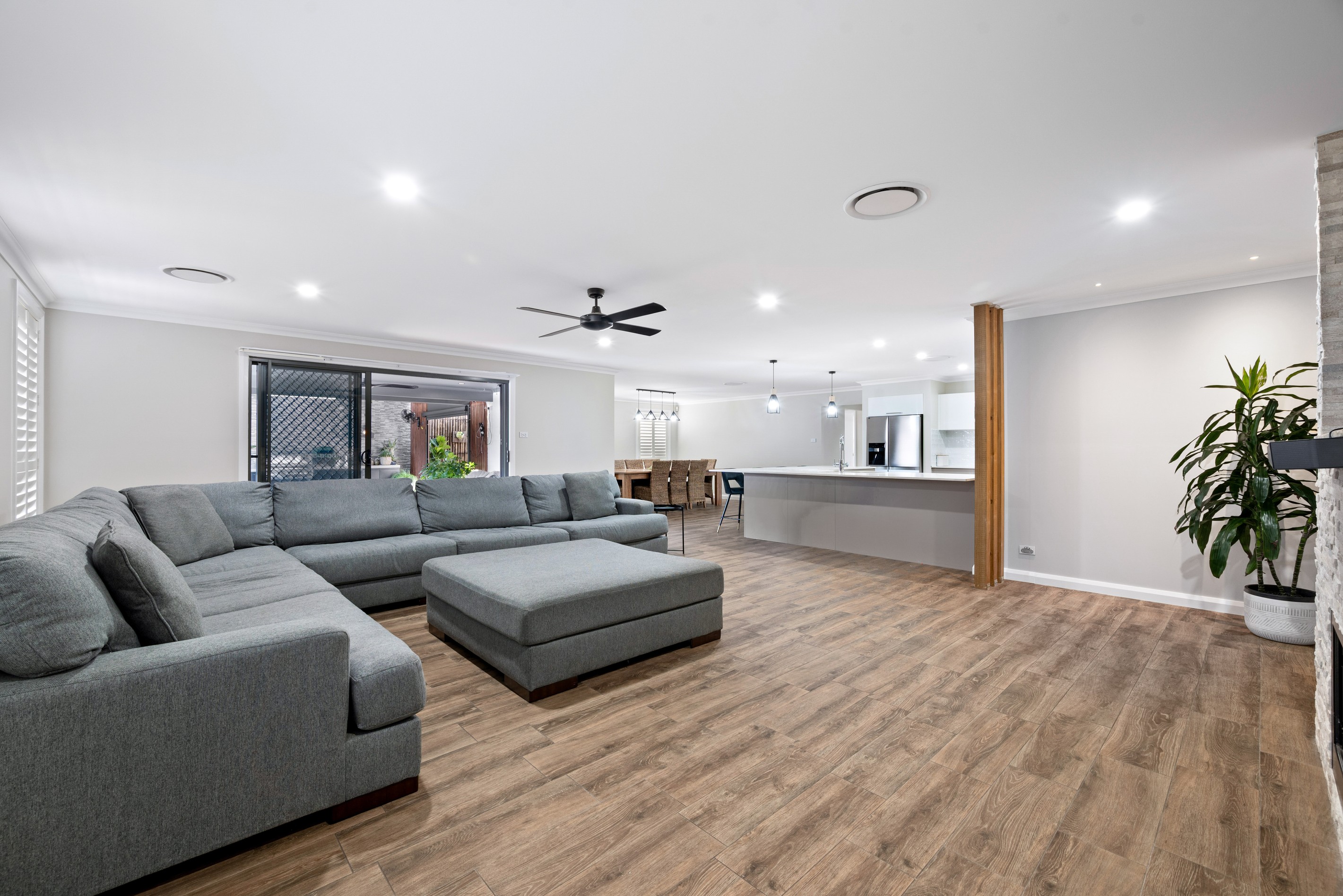 12 Eaglerange Avenue, GLEDSWOOD HILLS, NSW 2557