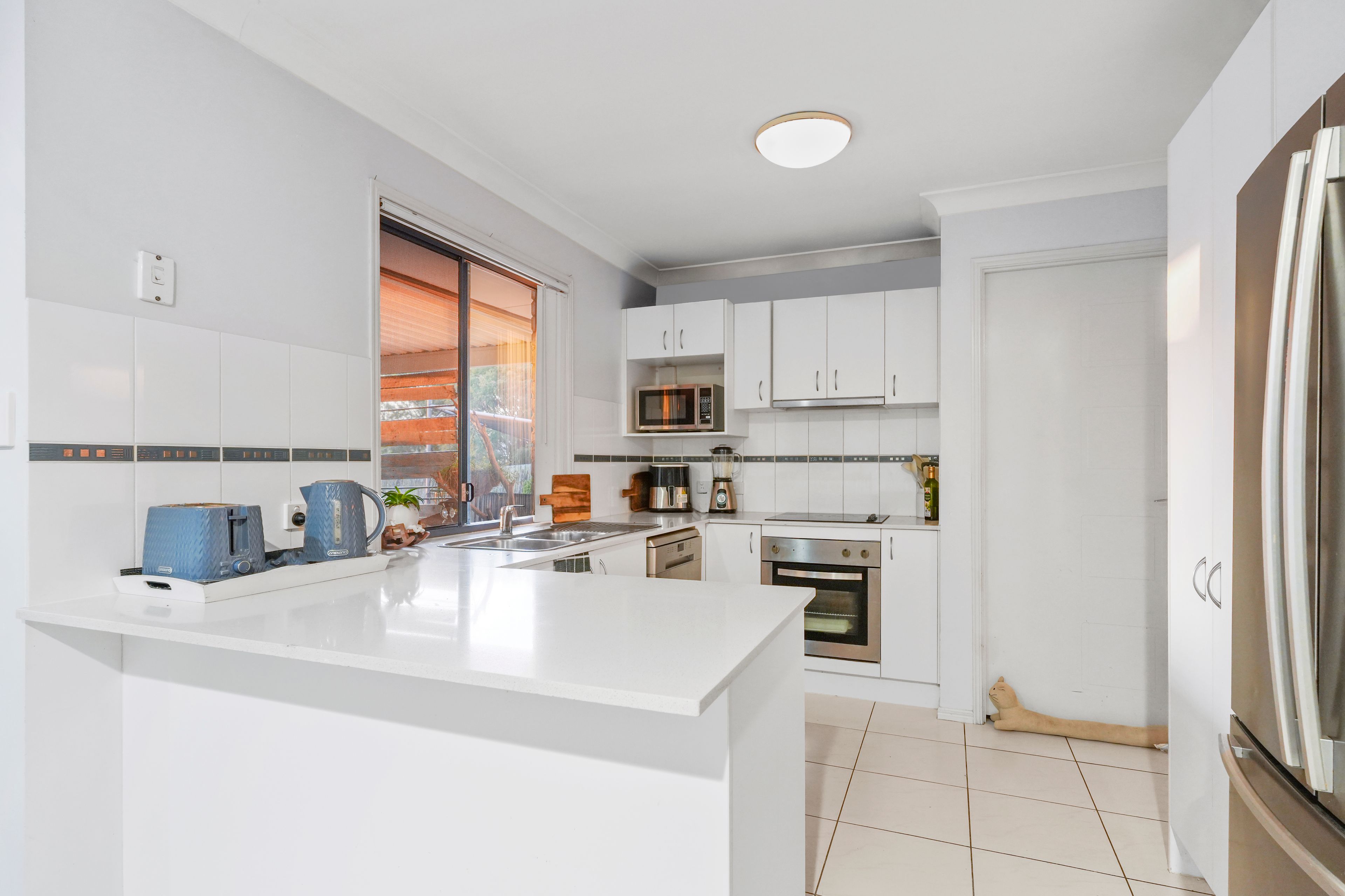133 Raceview Street — photo 5 of 18