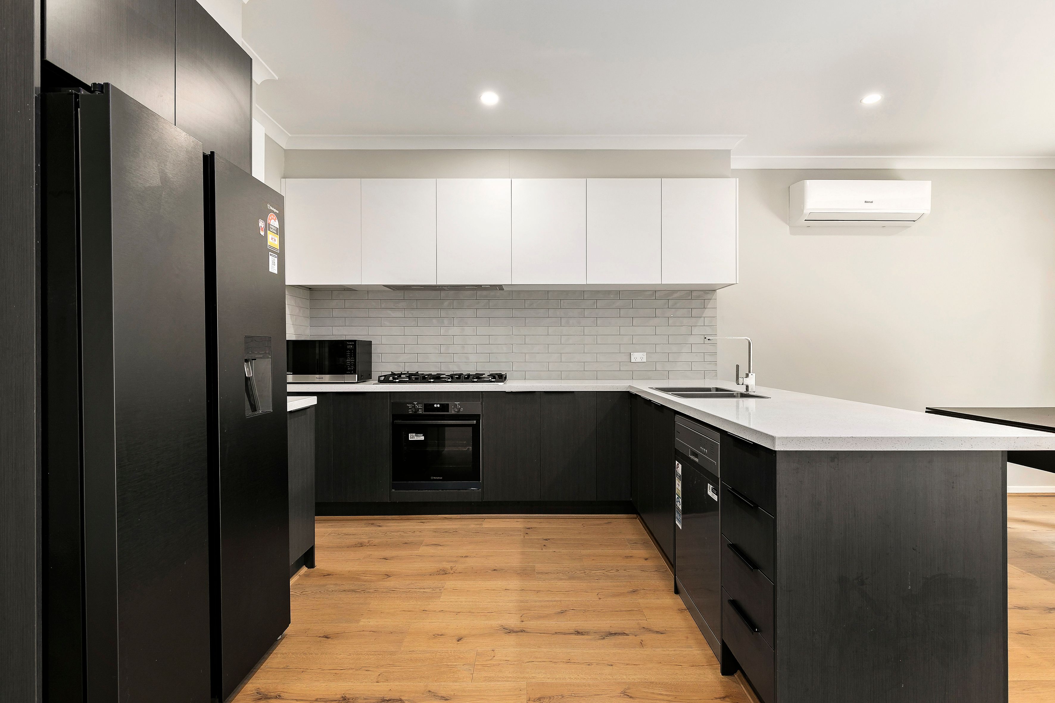 1/1 Bathurst Street — photo 4 of 16