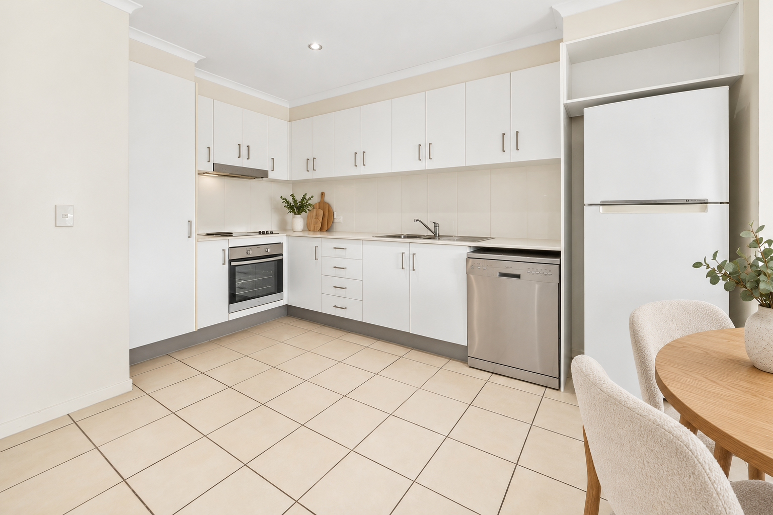 23/42 Cordelia Street — photo 7 of 13