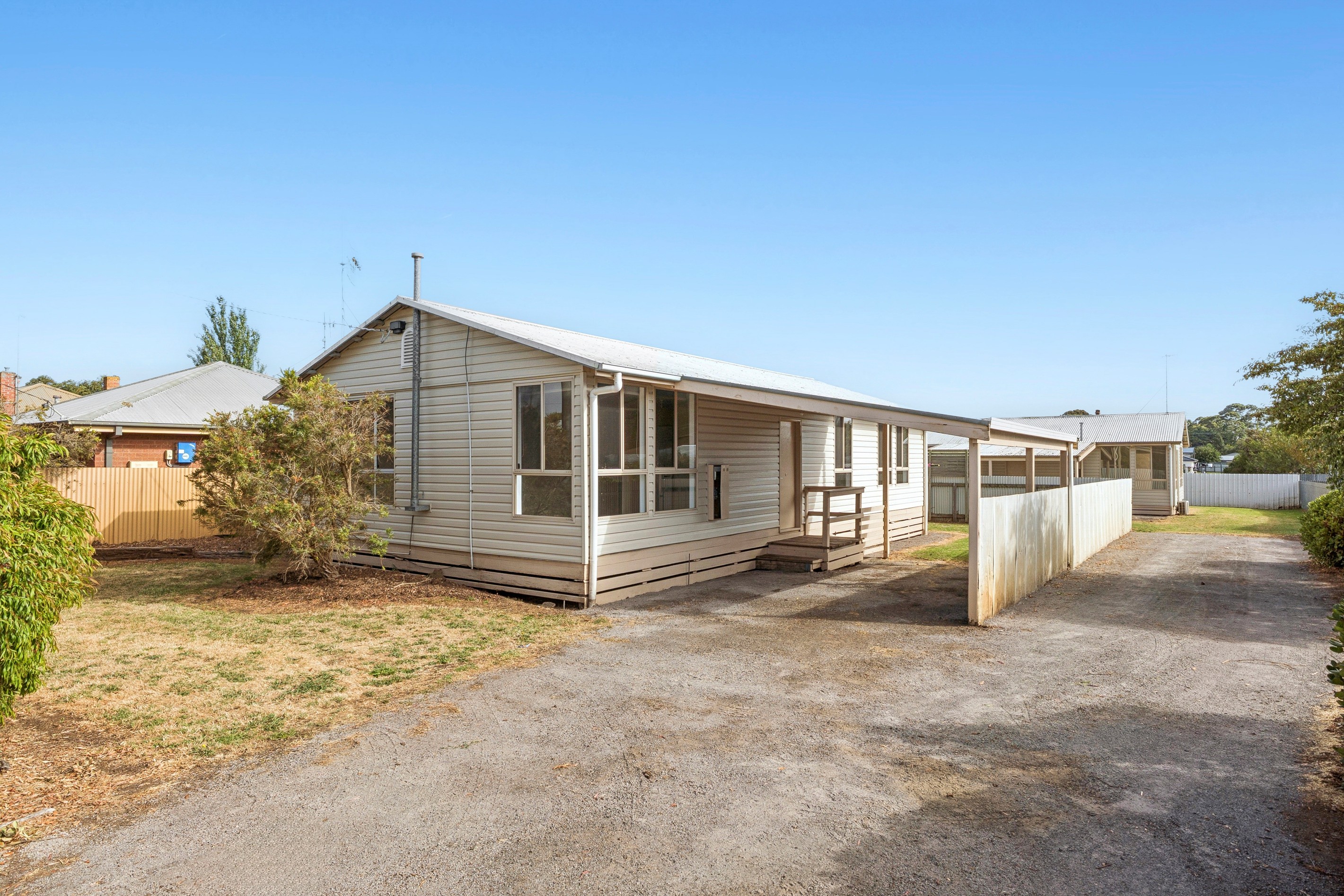 1 & 2/84 Parrott Street, Cobden, VIC 3266