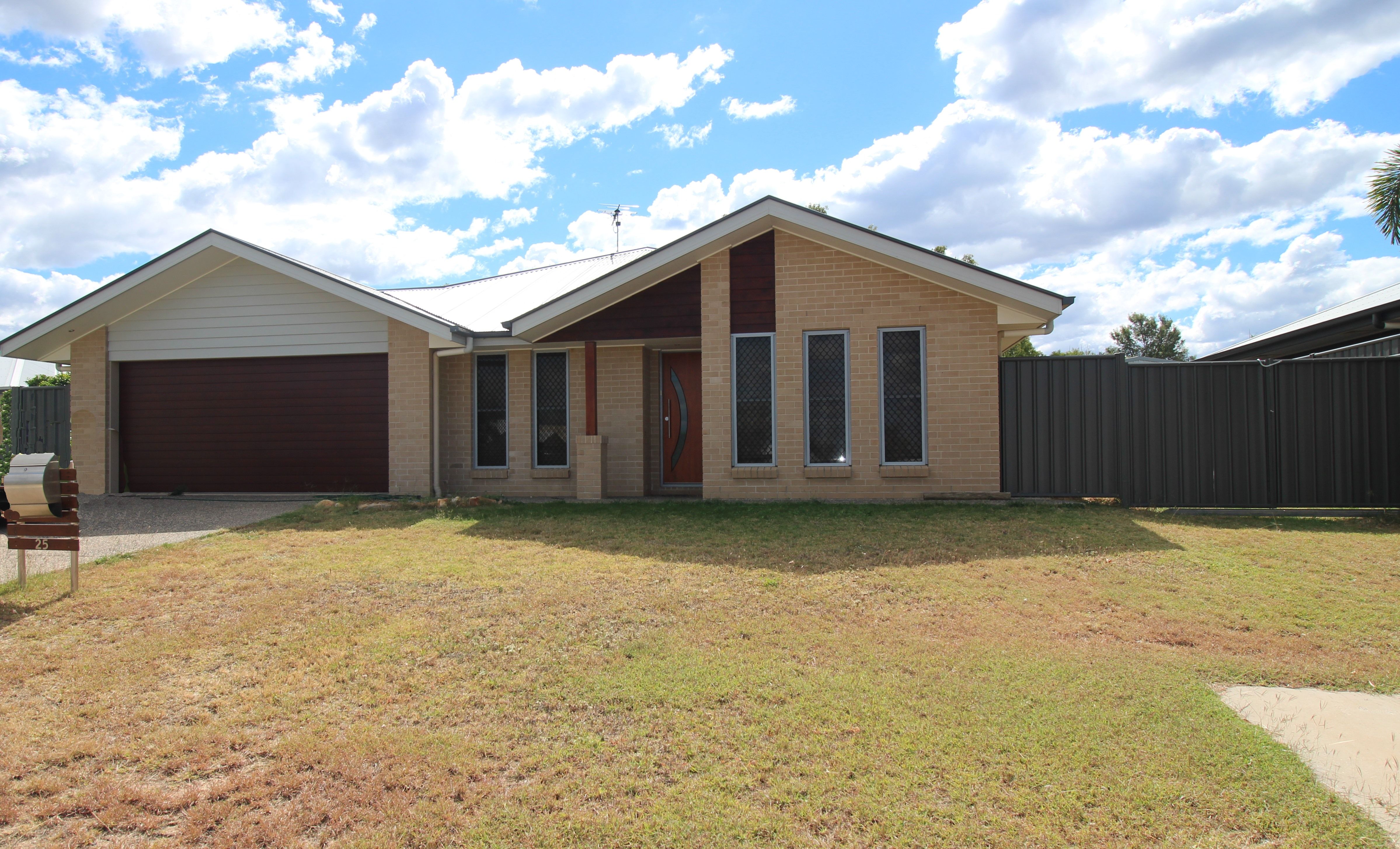 25 Newman Drive, Emerald QLD 4720