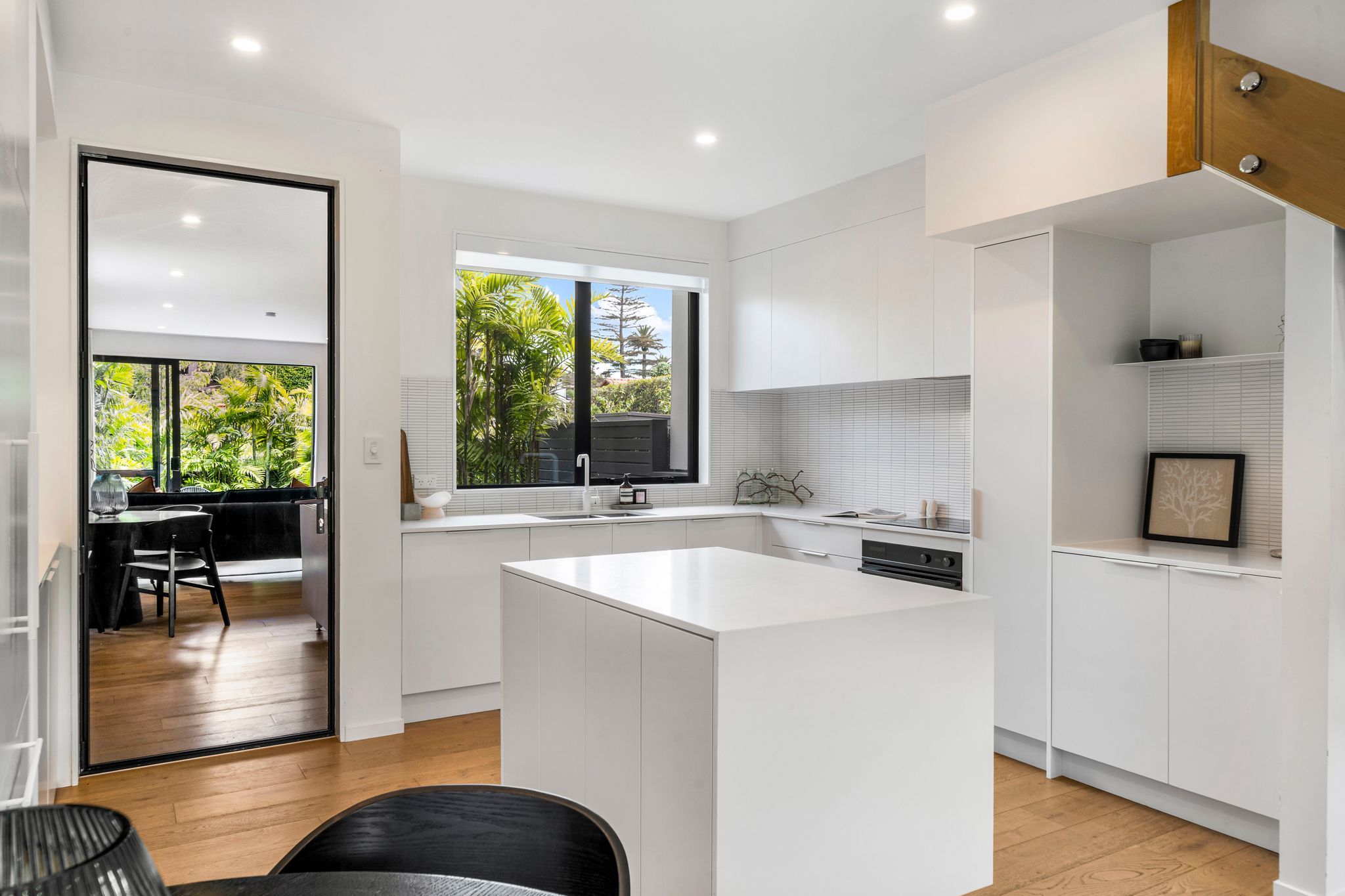 2/37 Glen Atkinson Street, St Heliers