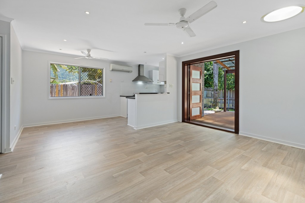 7 Goru Court, Mooroobool, QLD 4870