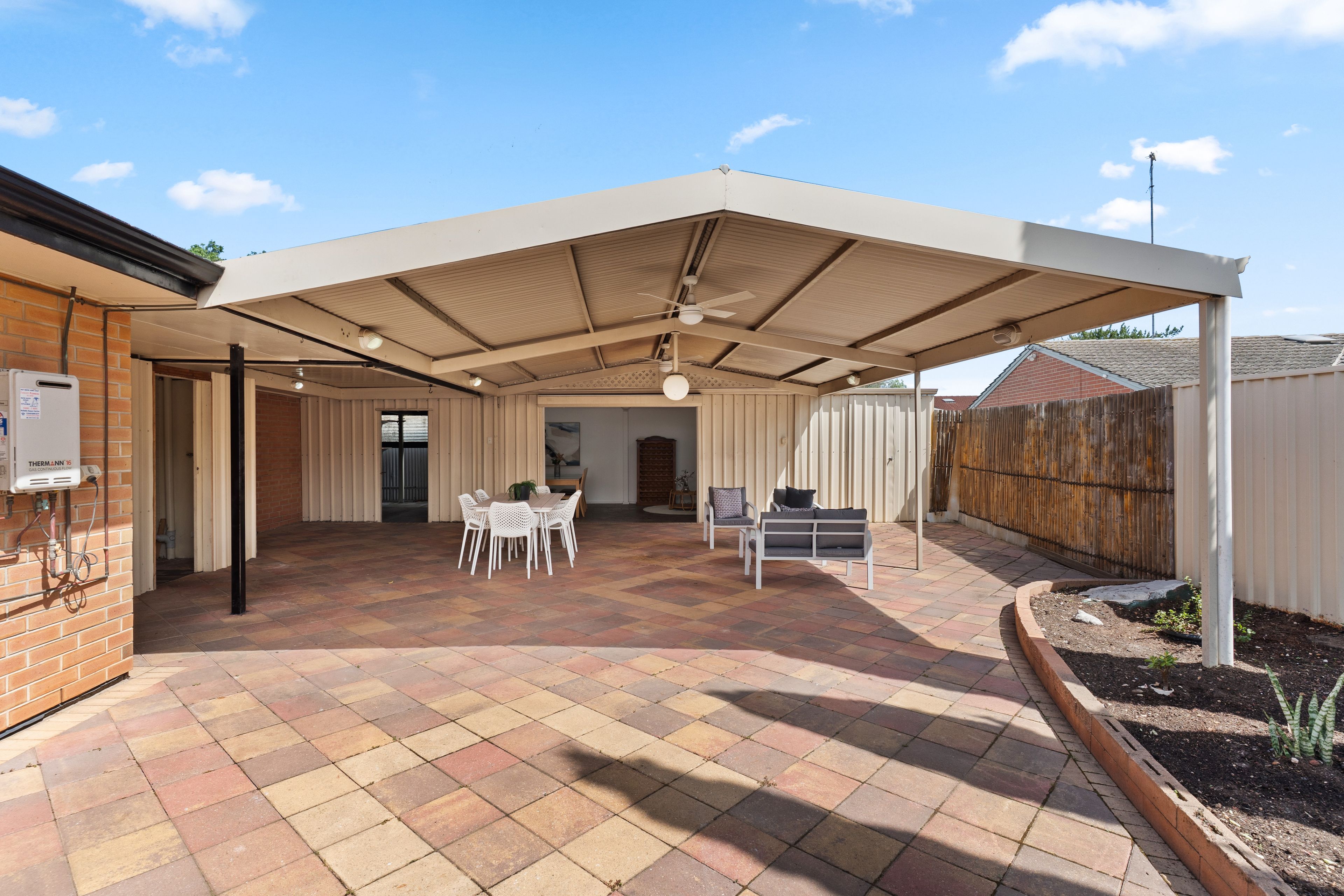 27 Torrens Crescent — photo 13 of 16