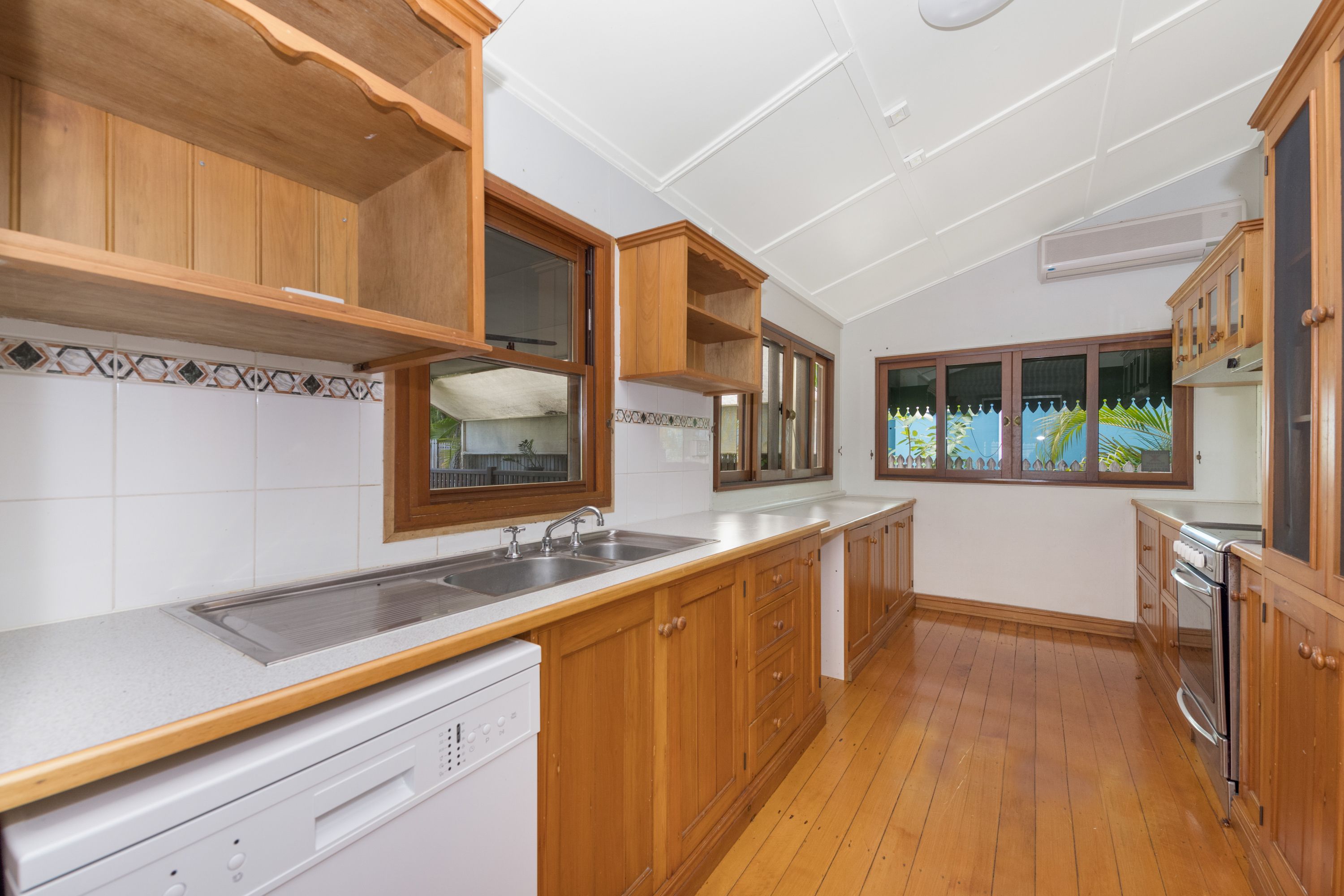 15 Mary Street, West End, QLD 4810