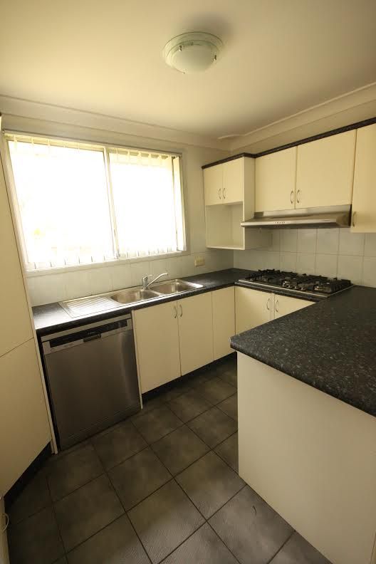5 Iras Place, Rosemeadow, NSW 2560