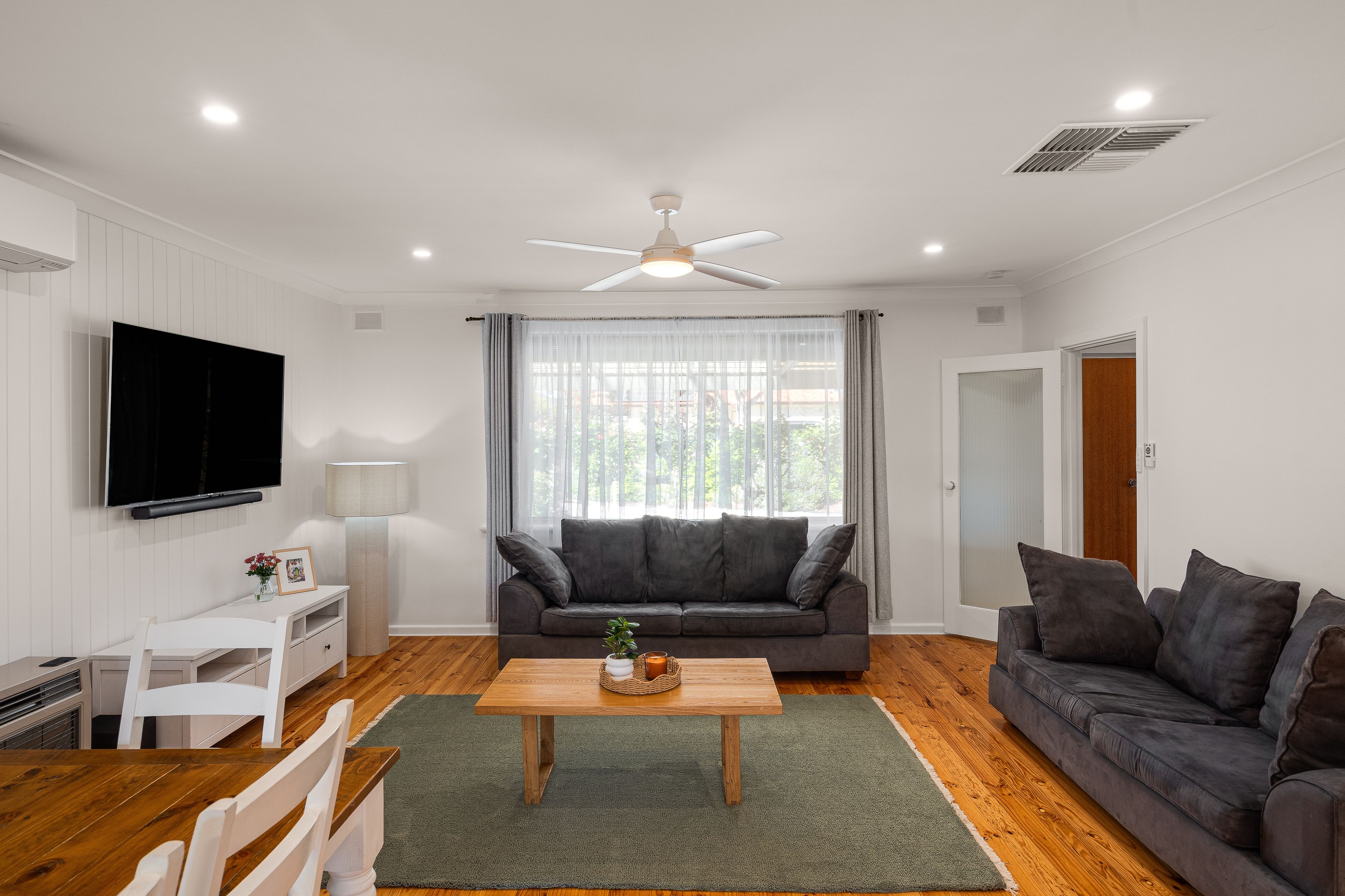 16 Graham Avenue — photo 4 of 24
