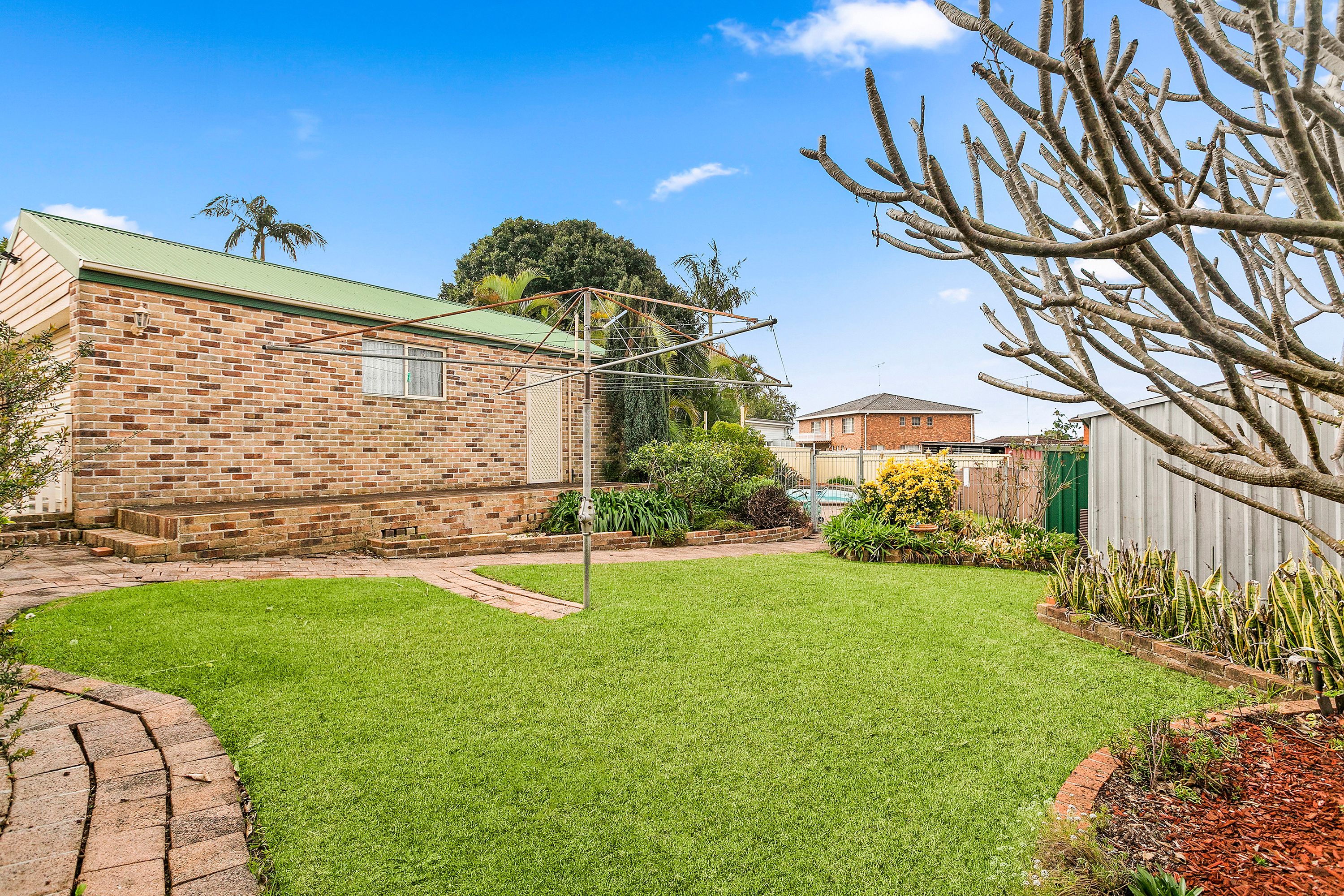 27 Loftus Drive — photo 9 of 12