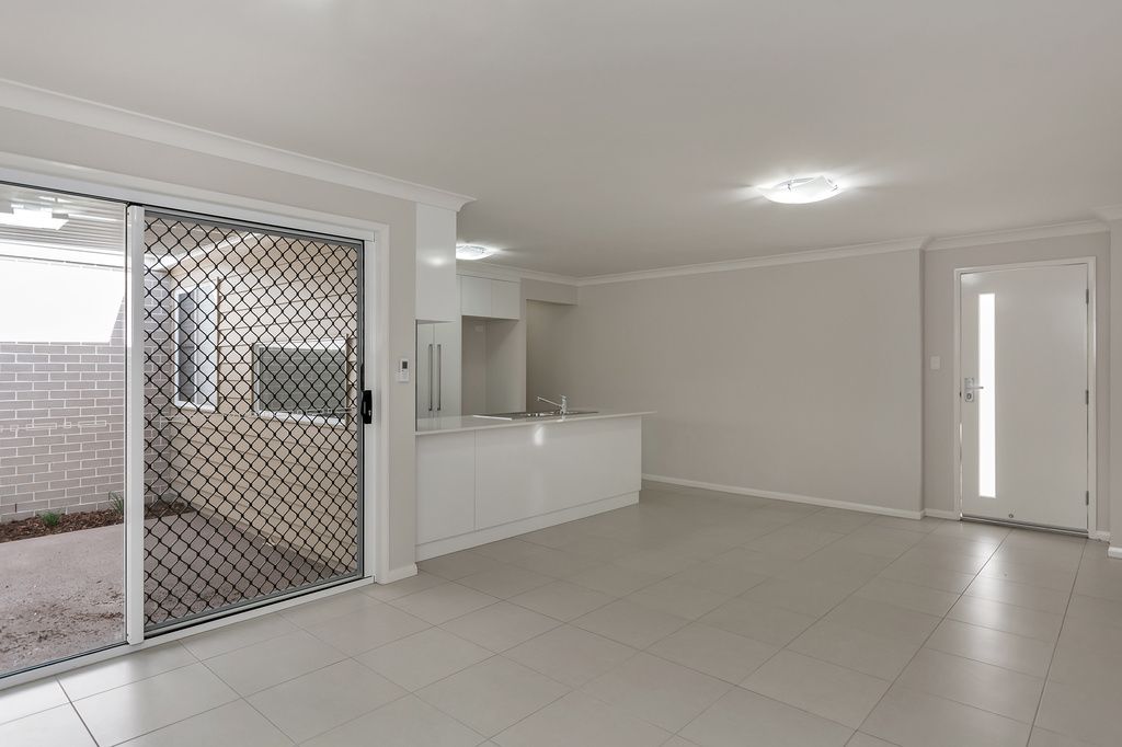 2/11 Furness Court, Kearneys Spring, QLD 4350
