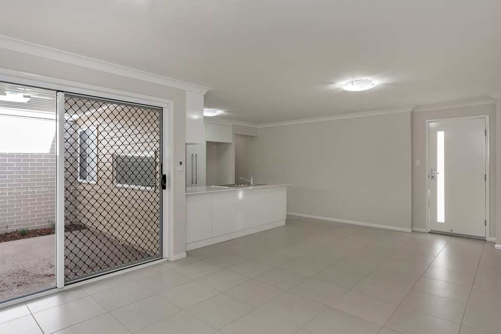 2/11 Furness Court, Kearneys Spring, QLD 4350