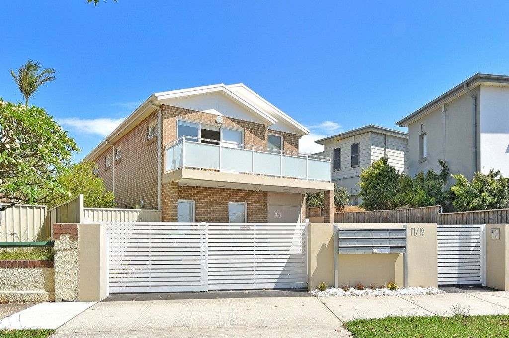 8/17-19 Borrodale Road — photo from Ray White Kingsford