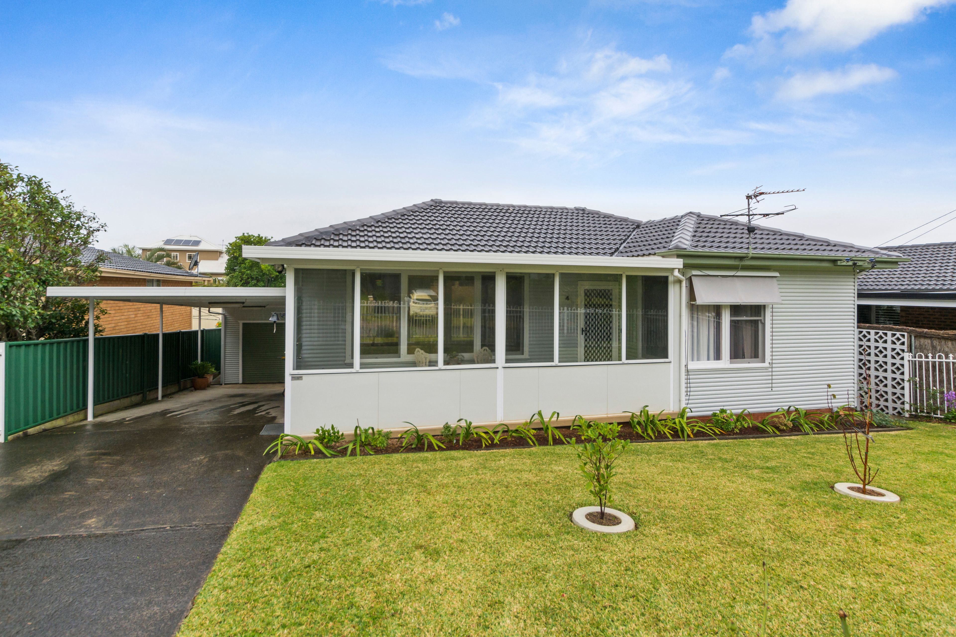 4 Nardoo Crescent, Thirroul NSW 2515