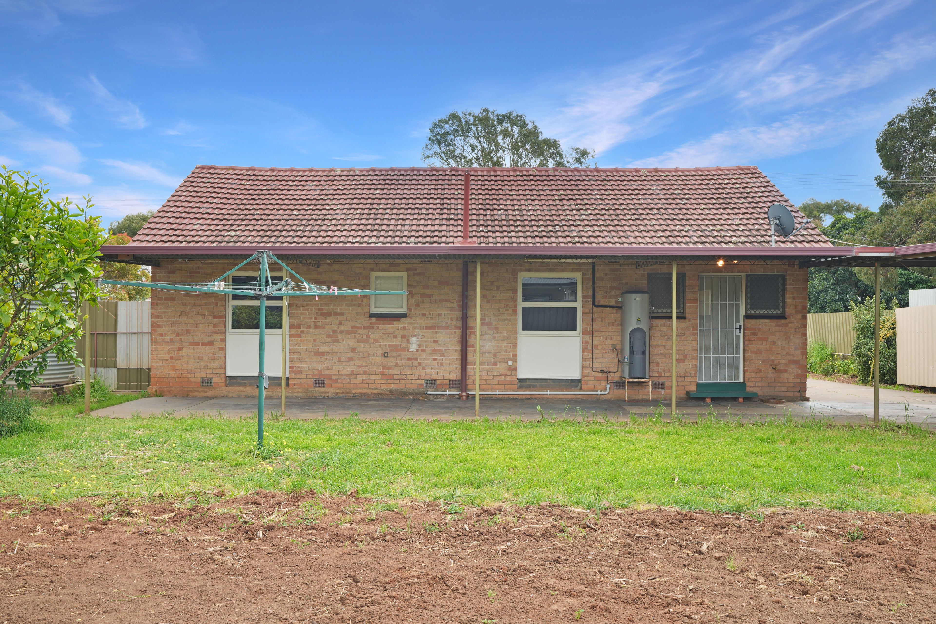 18 Gores Road — photo 12 of 16