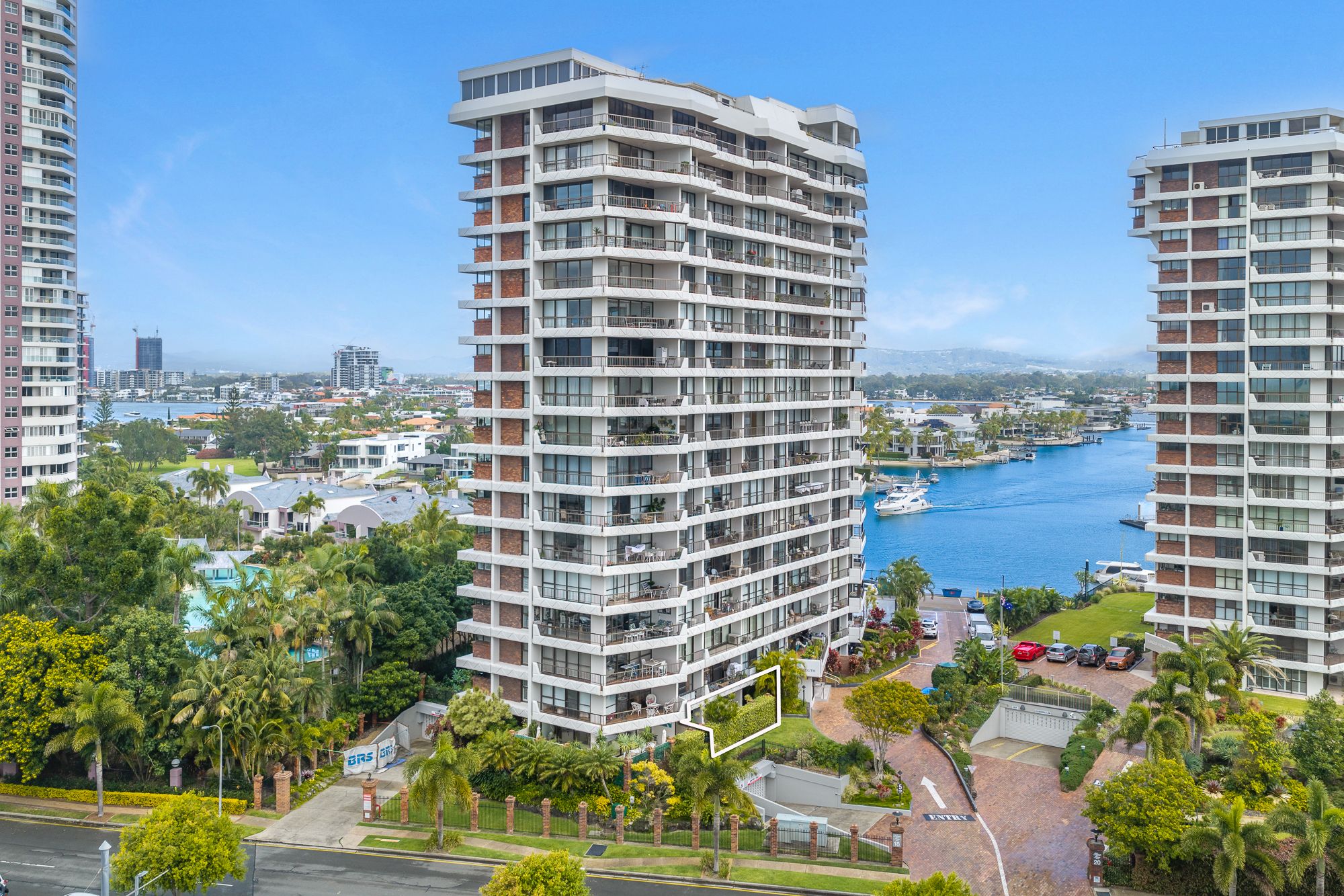 2/18 Commodore Drive — photo 7 of 17