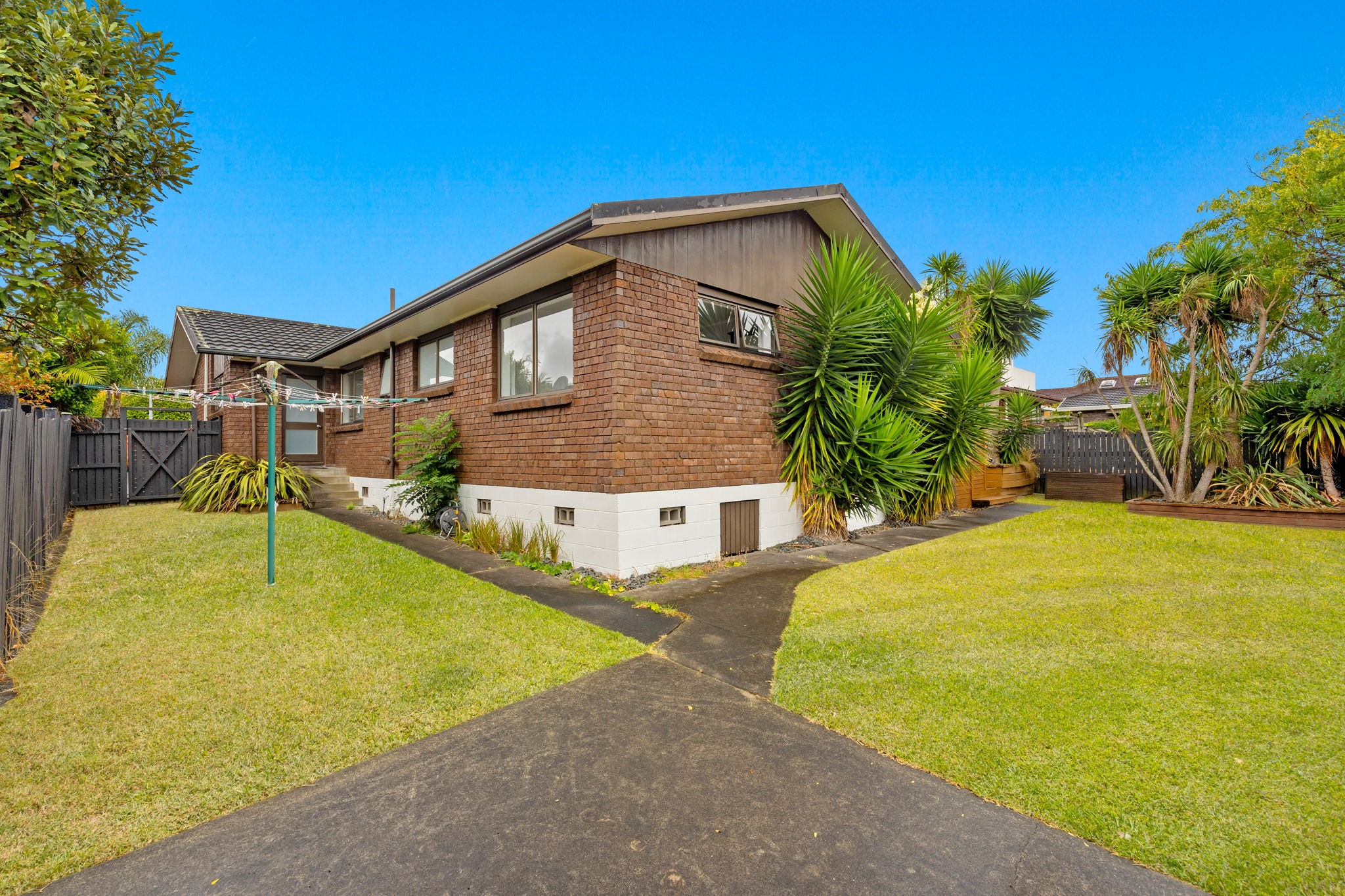 27 Dianne-Louise Drive, Half Moon Bay, Manukau City