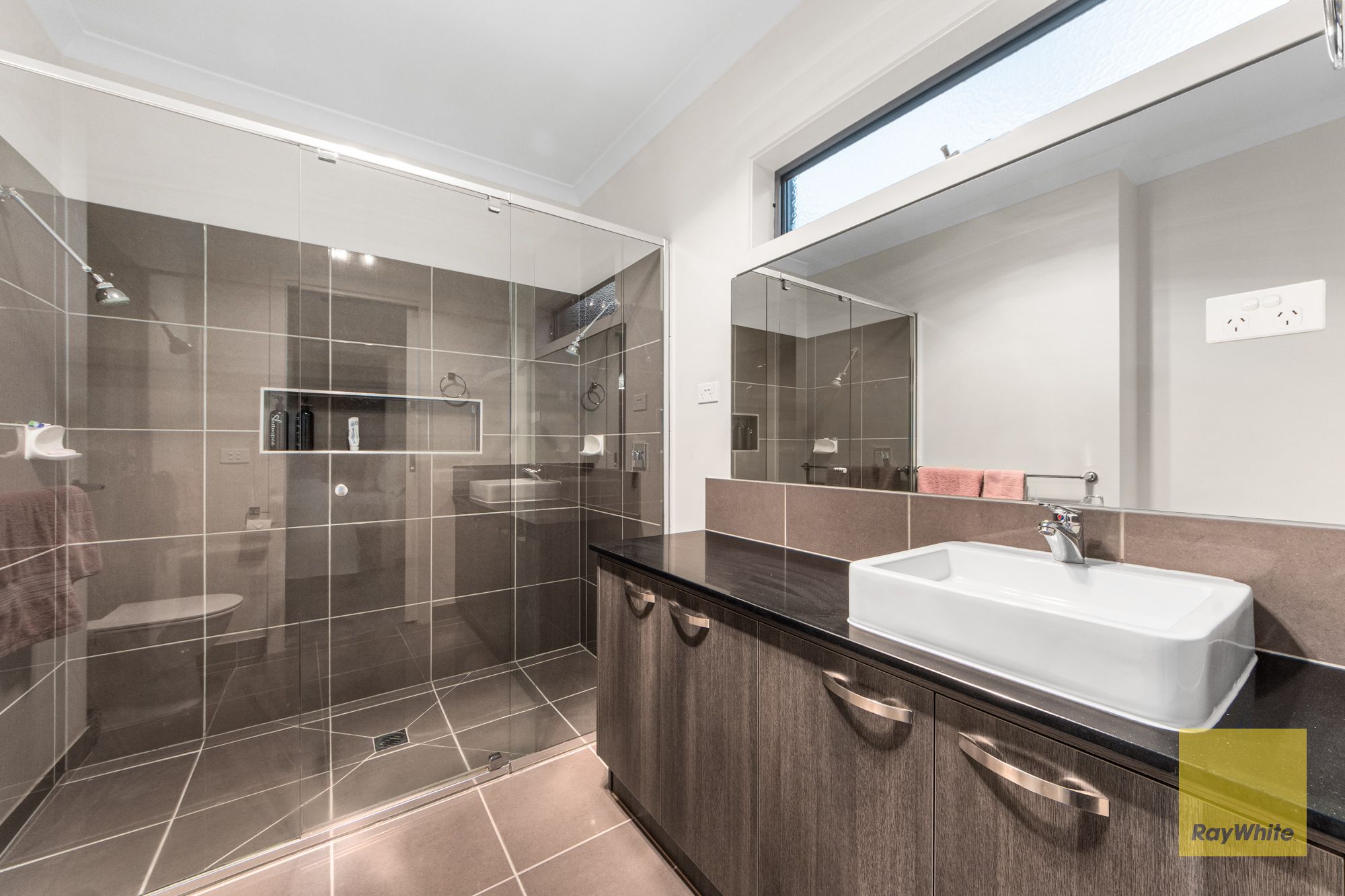 27 Albanvale Drive — photo 4 of 20