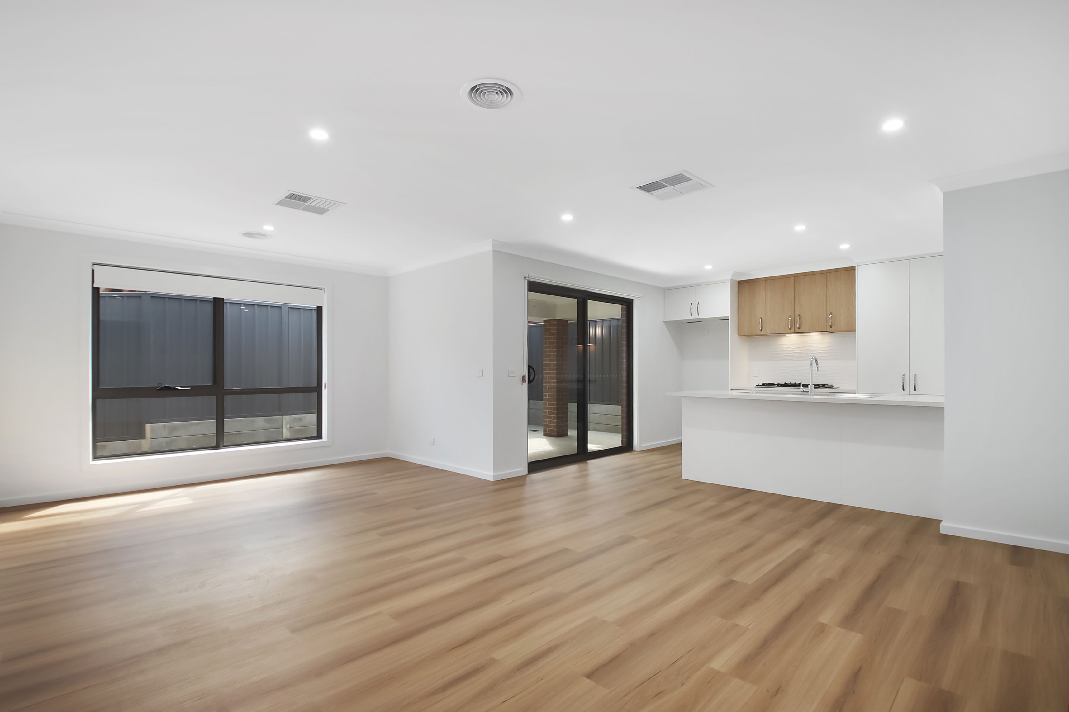 80 Millford Crescent — photo 3 of 9
