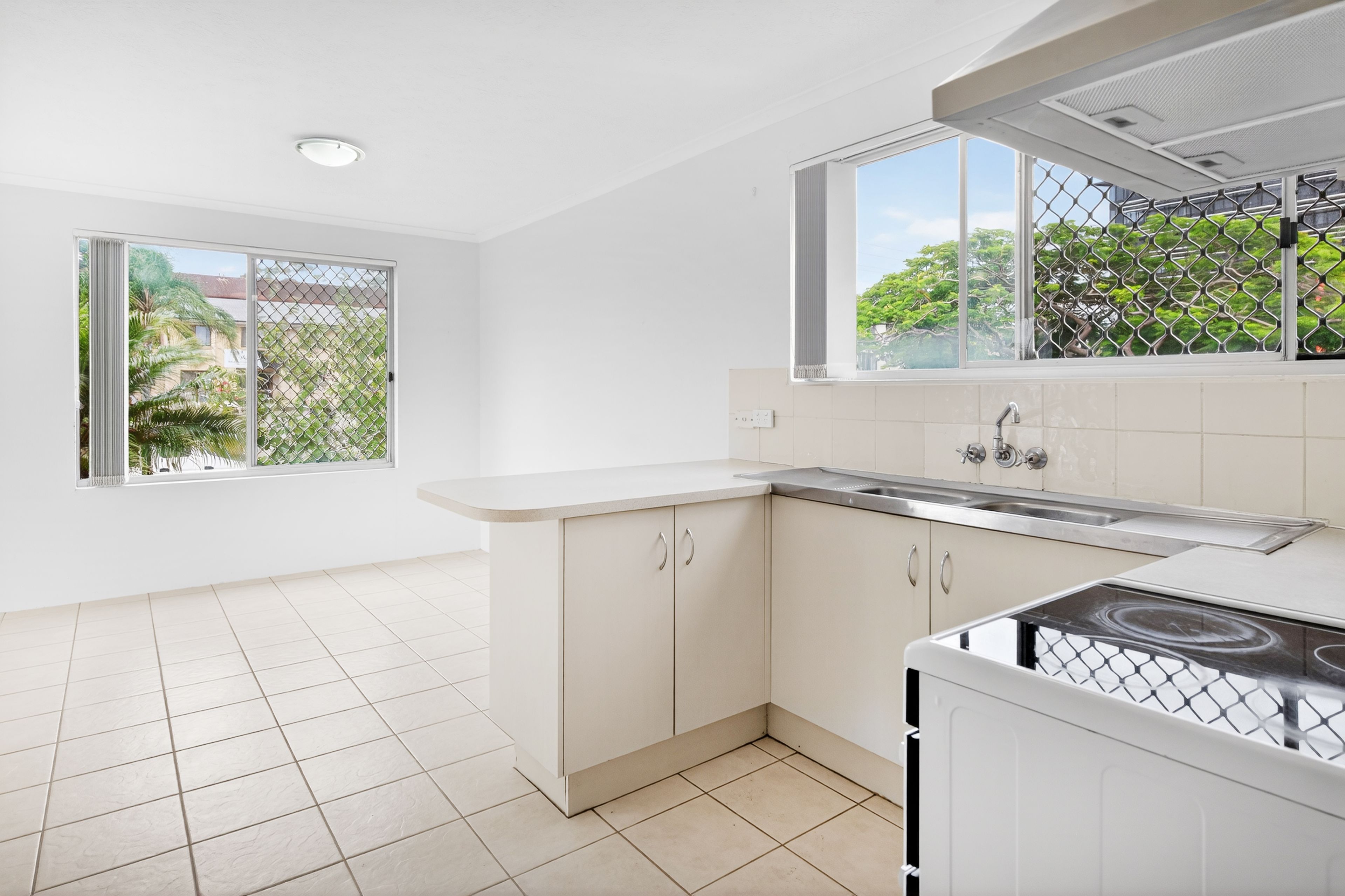 2/25 White Street — photo 4 of 12