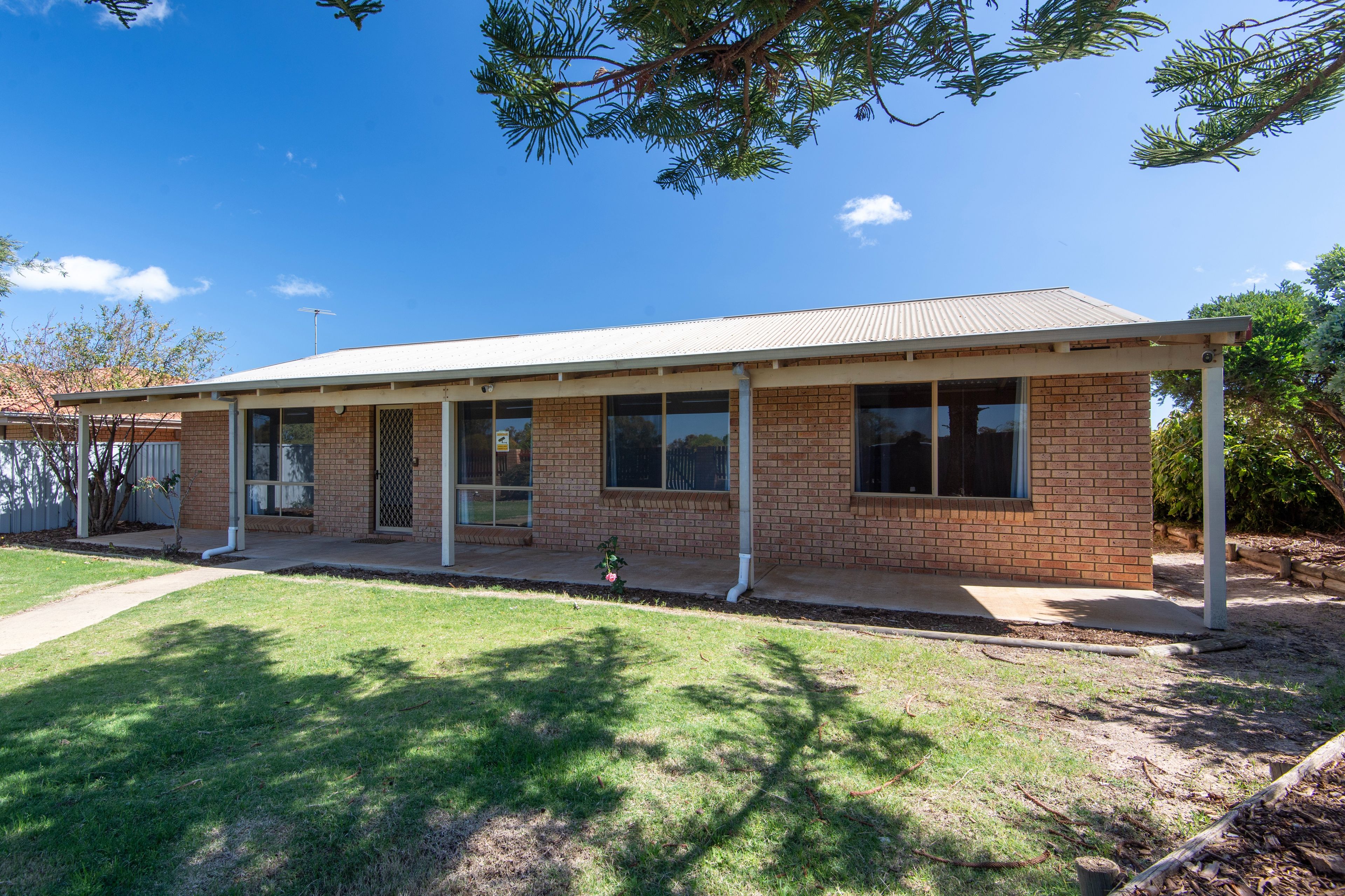 4 Mugana Crescent, Waggrakine, WA 6530