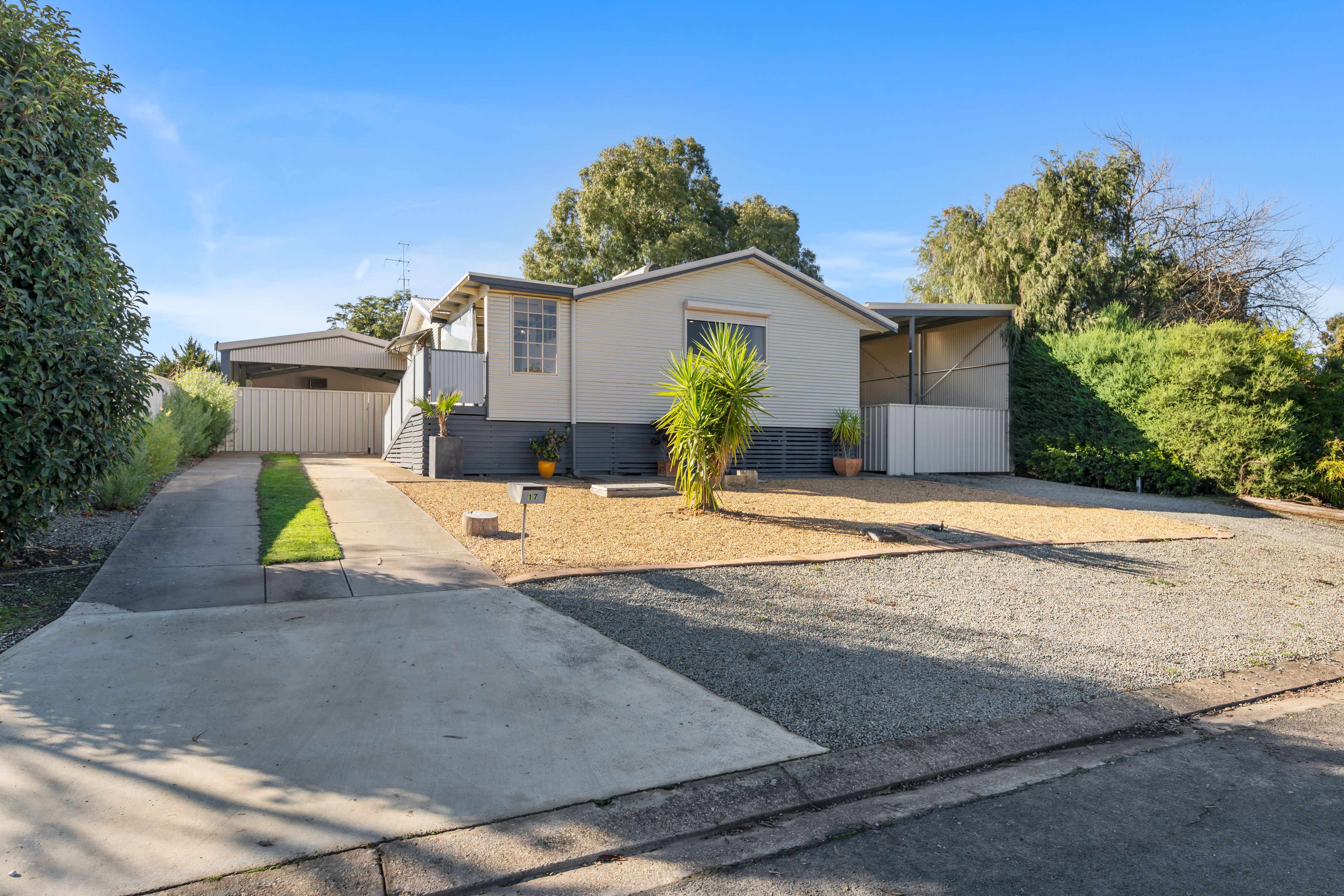 17 Newton Long Drive, Clare SA 5453