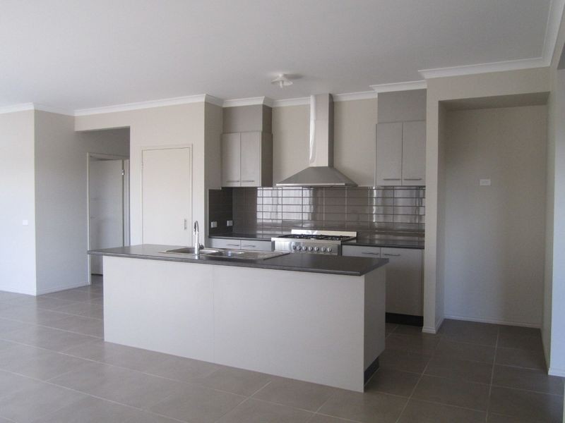 6 Brocker Street, Clyde North, VIC 3978