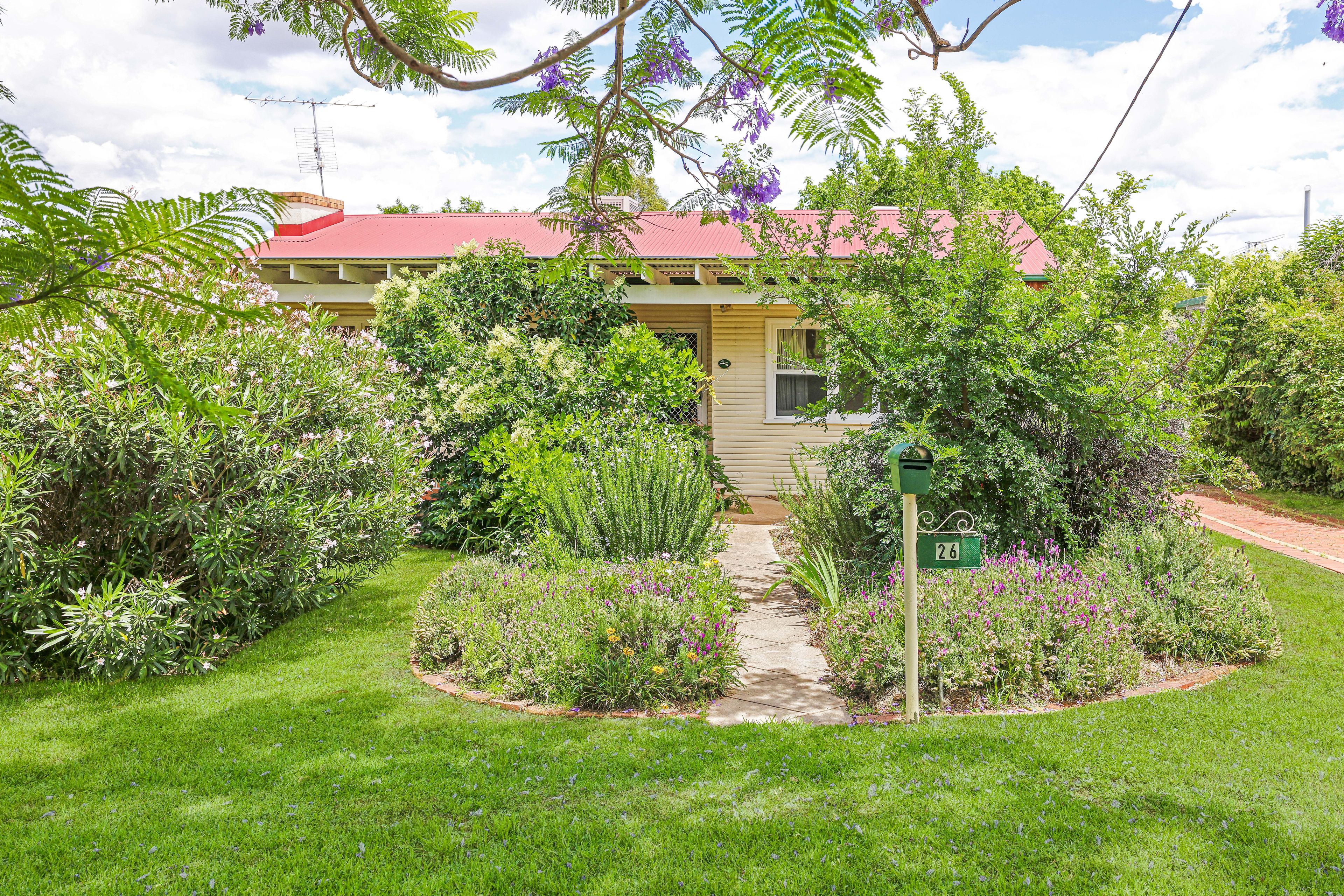 26 Hall Street, Tamworth NSW 2340