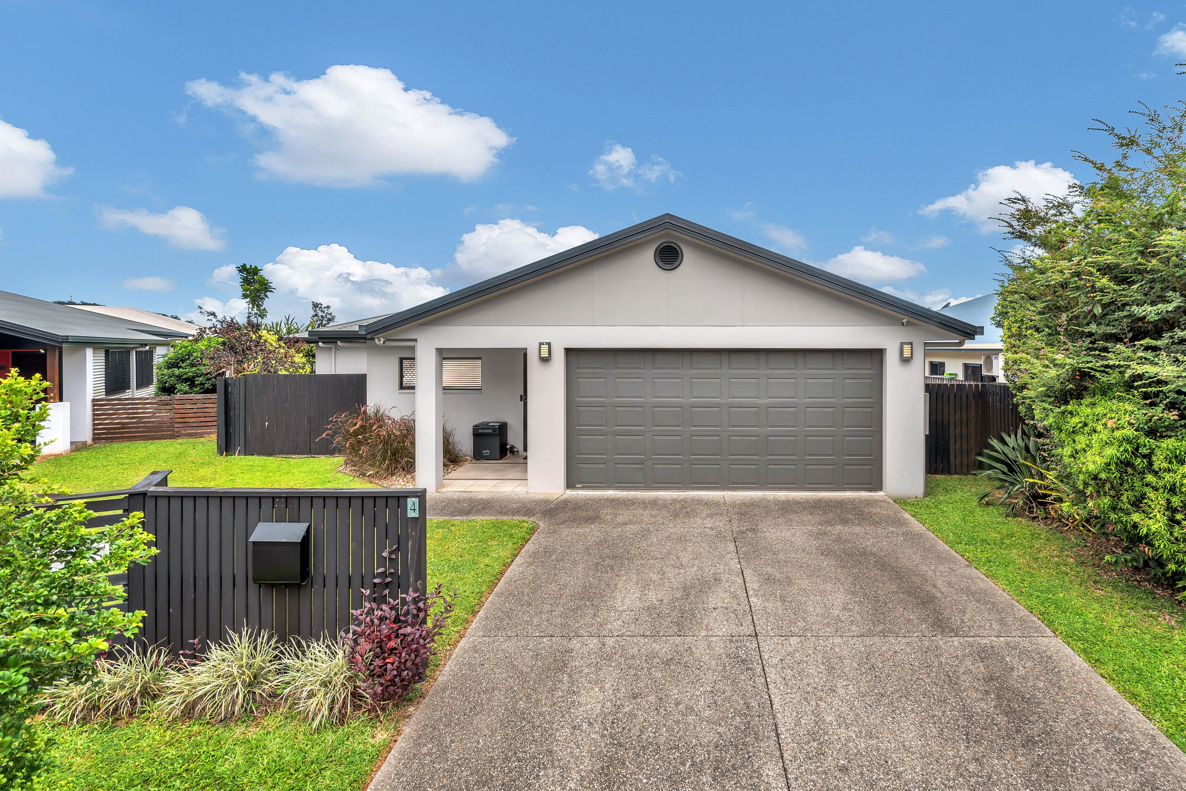 4 Whela Close, BENTLEY PARK, QLD 4869