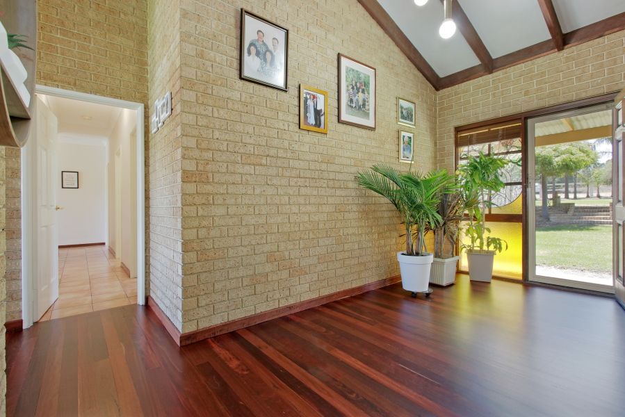 598 Neaves Road, MARIGINIUP, WA 6078