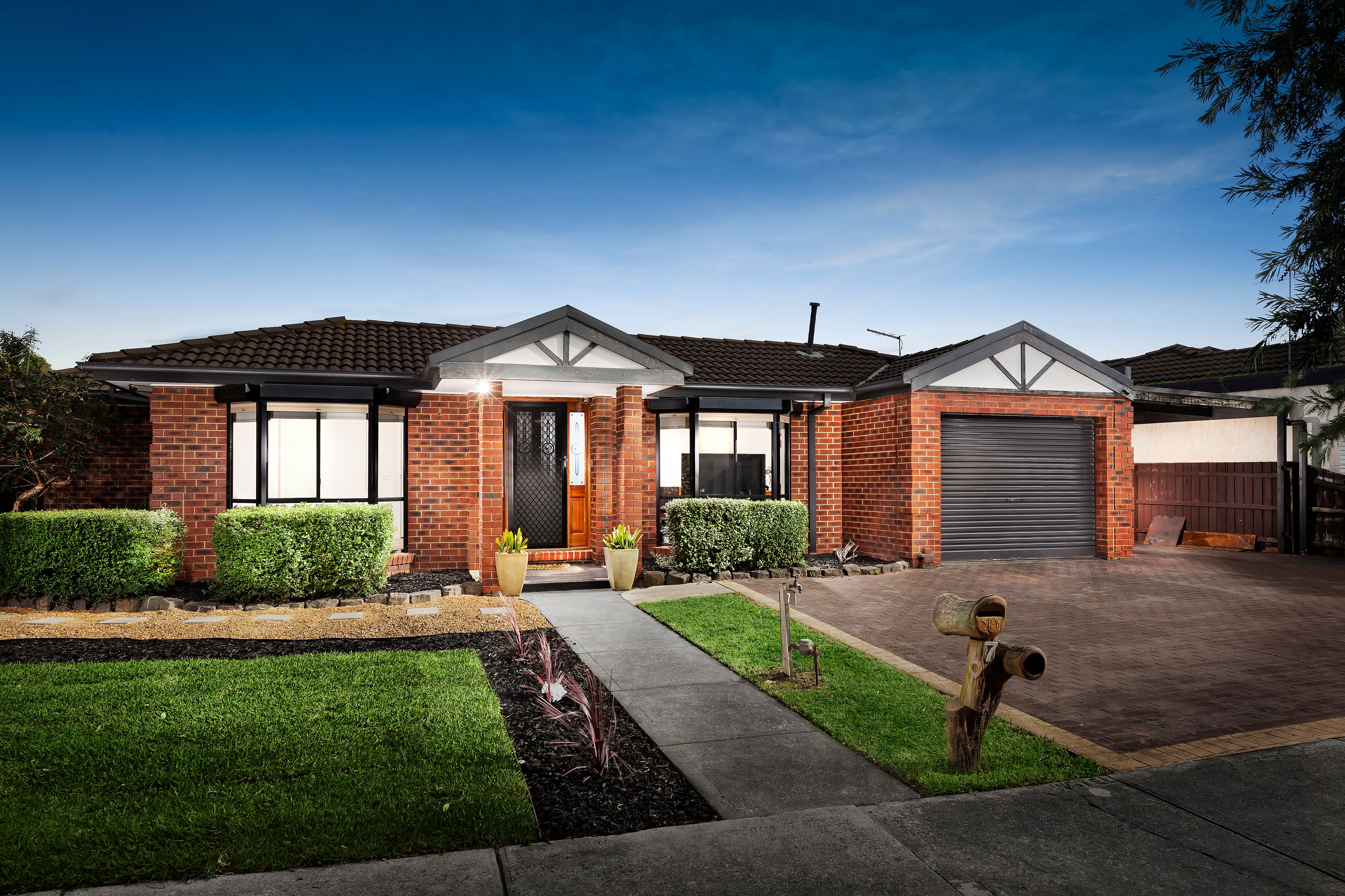 7 Carroll Crescent, Mill Park VIC 3082