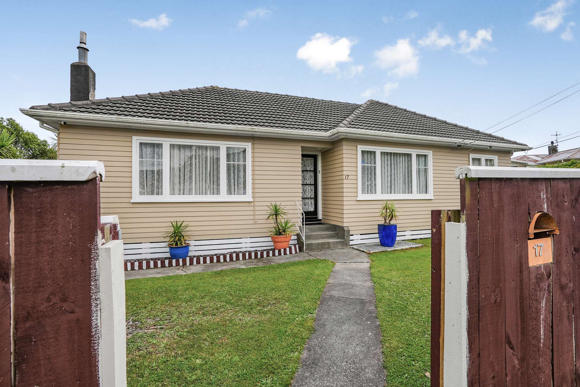17 Nelson Crescent photo 1