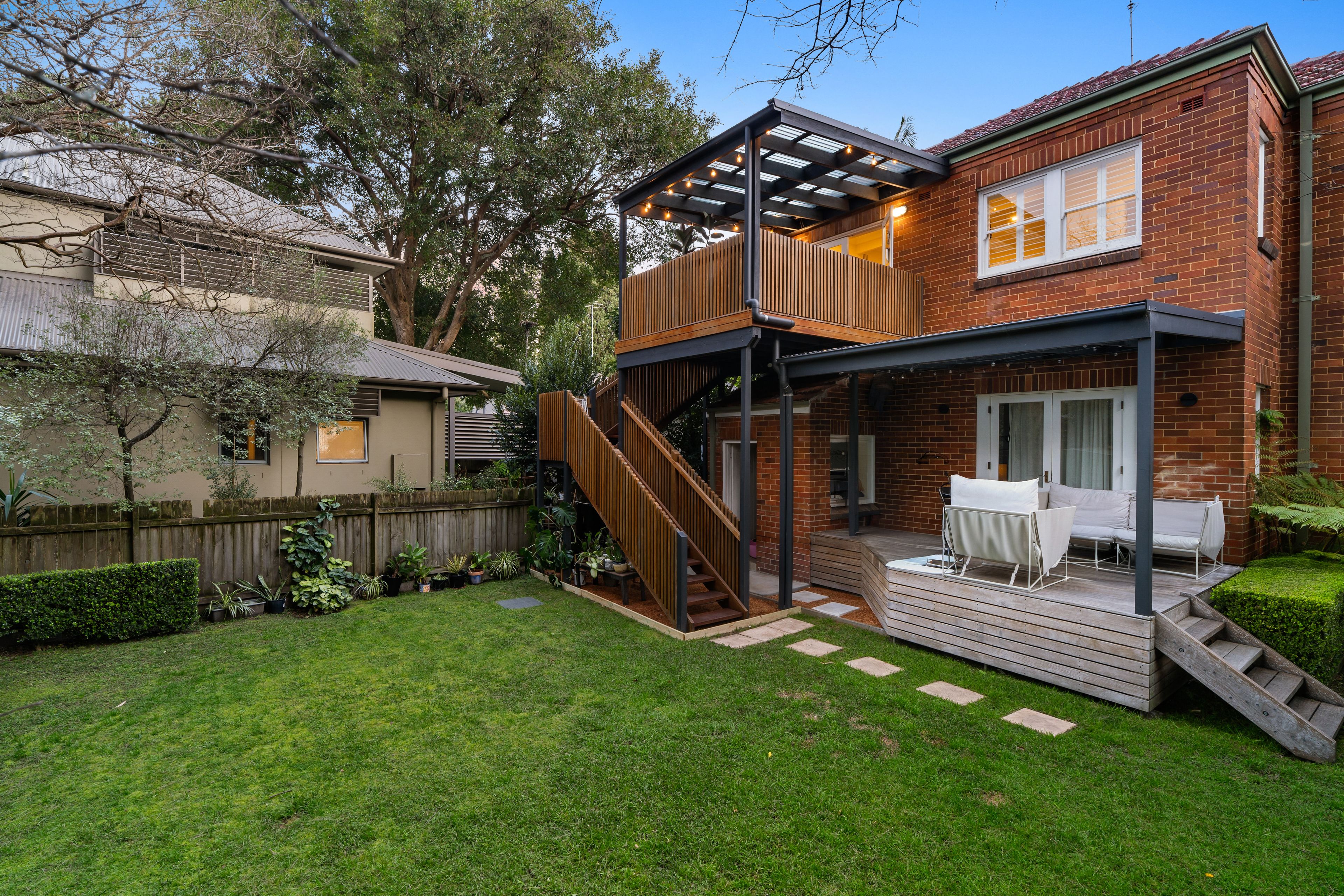 2/4 Fall Street — photo from Ray White Northern Beaches