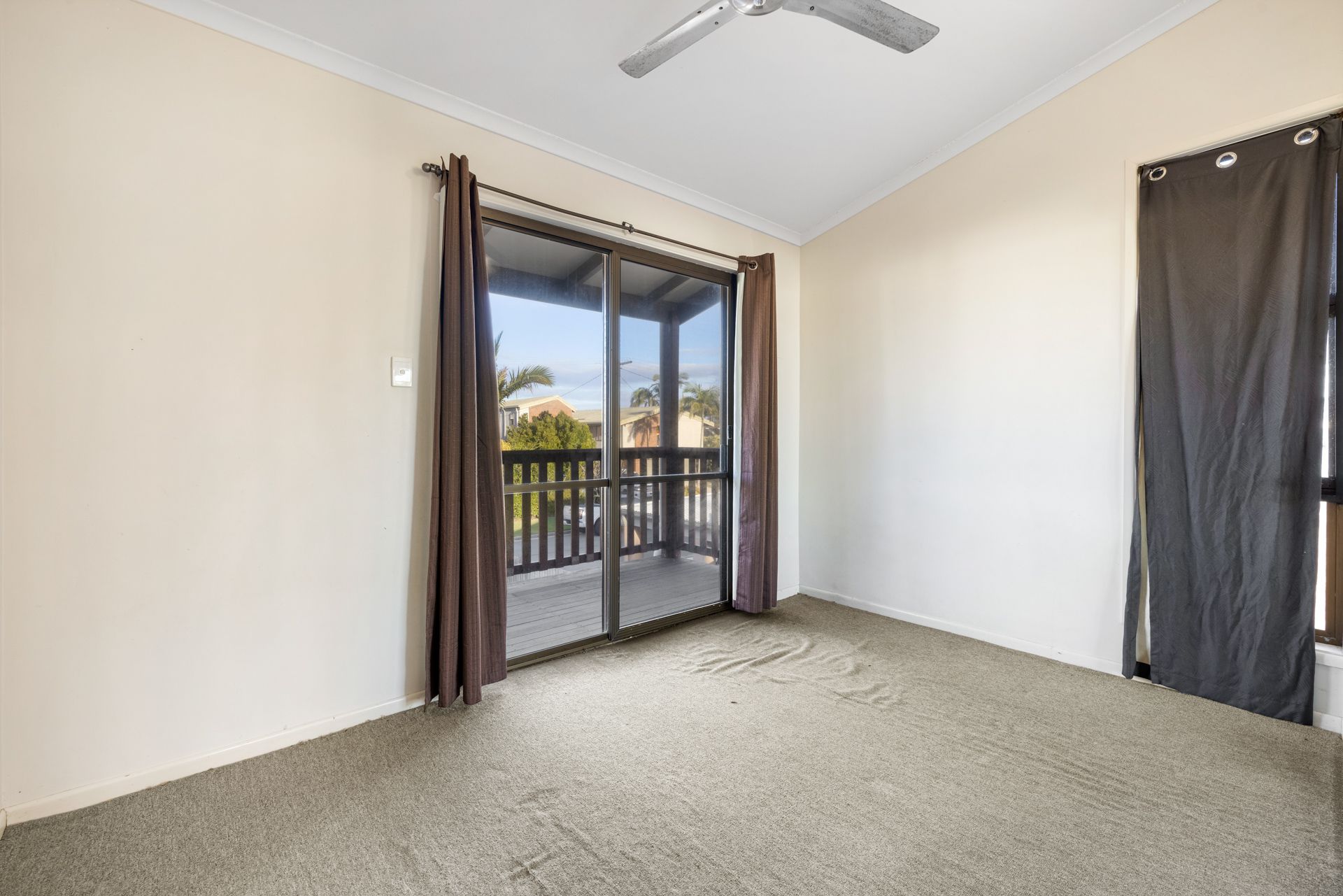 50 Coomaroo Crescent — photo 13 of 21