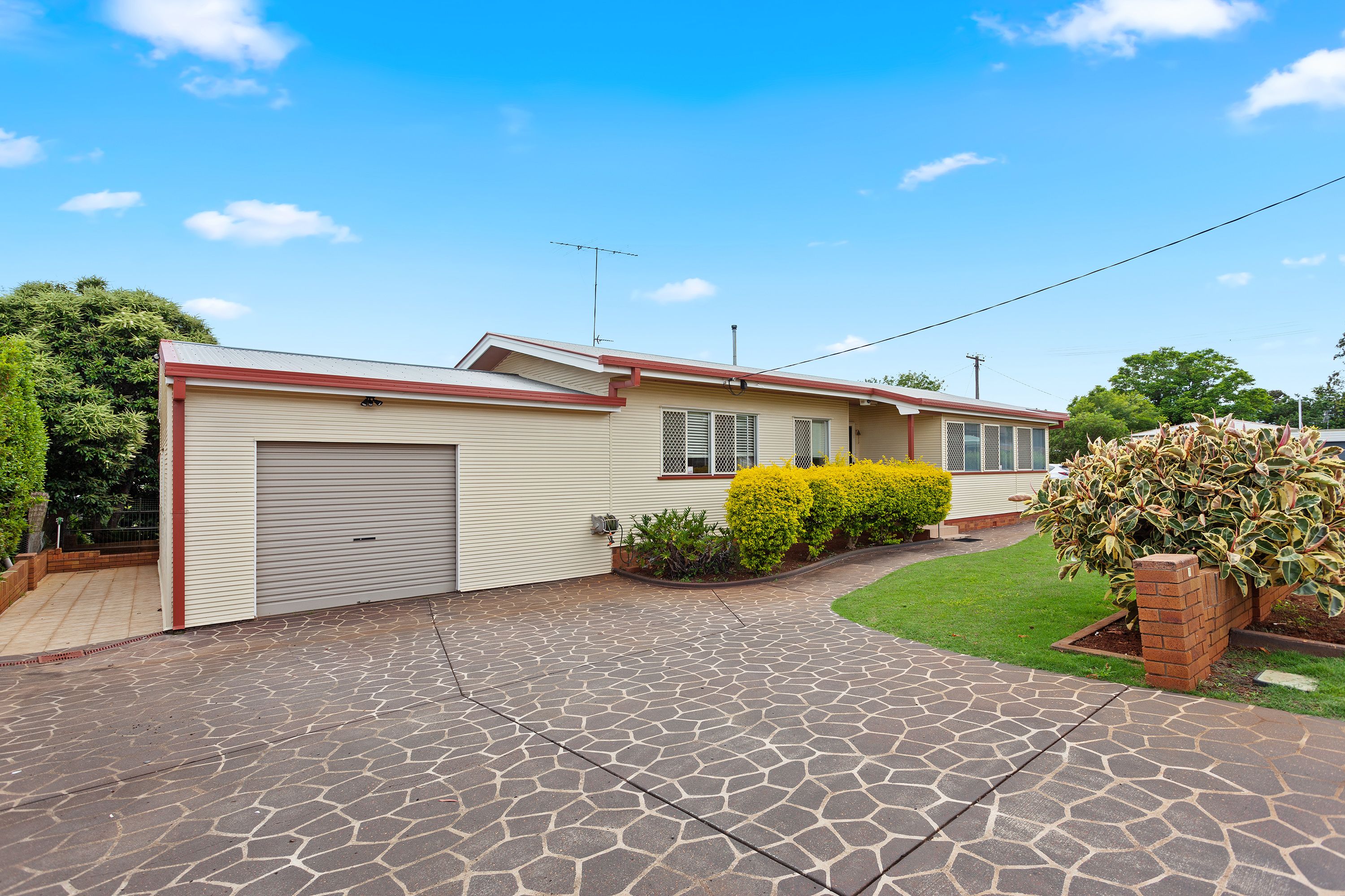 1 Hanlon Street, Newtown, QLD 4350