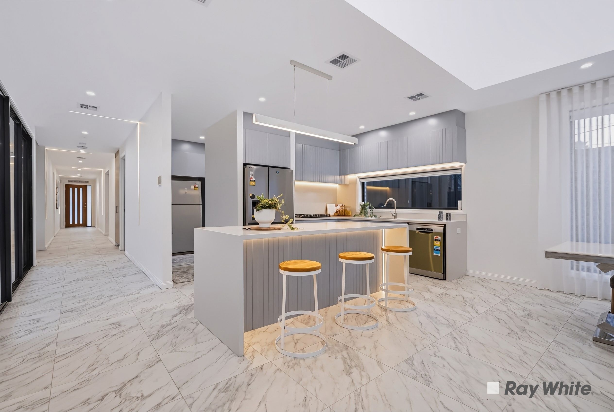 8 Mclean Crescent — photo 4 of 30