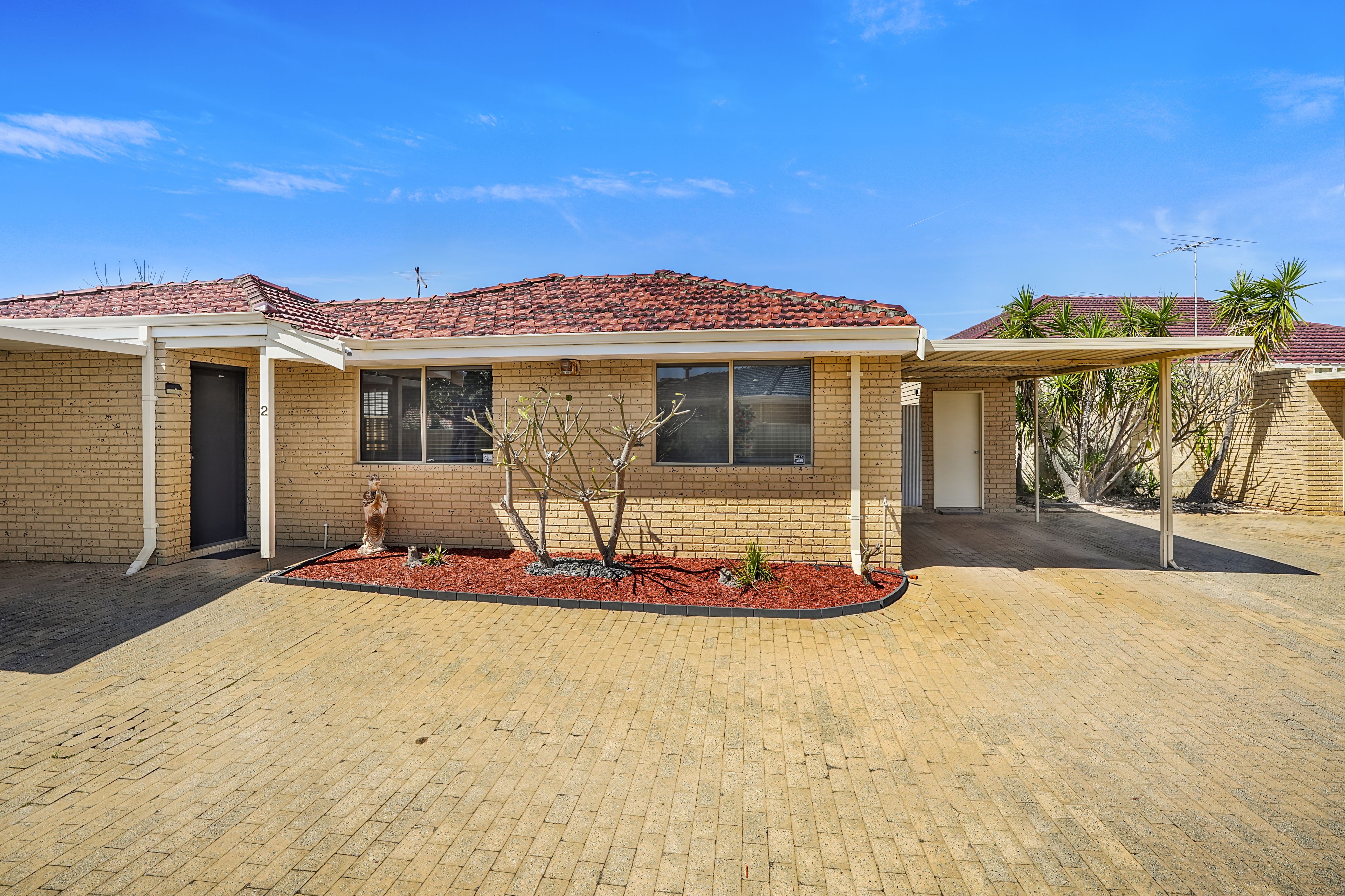 2/80 Hamilton Street — photo from Ray White North Quays