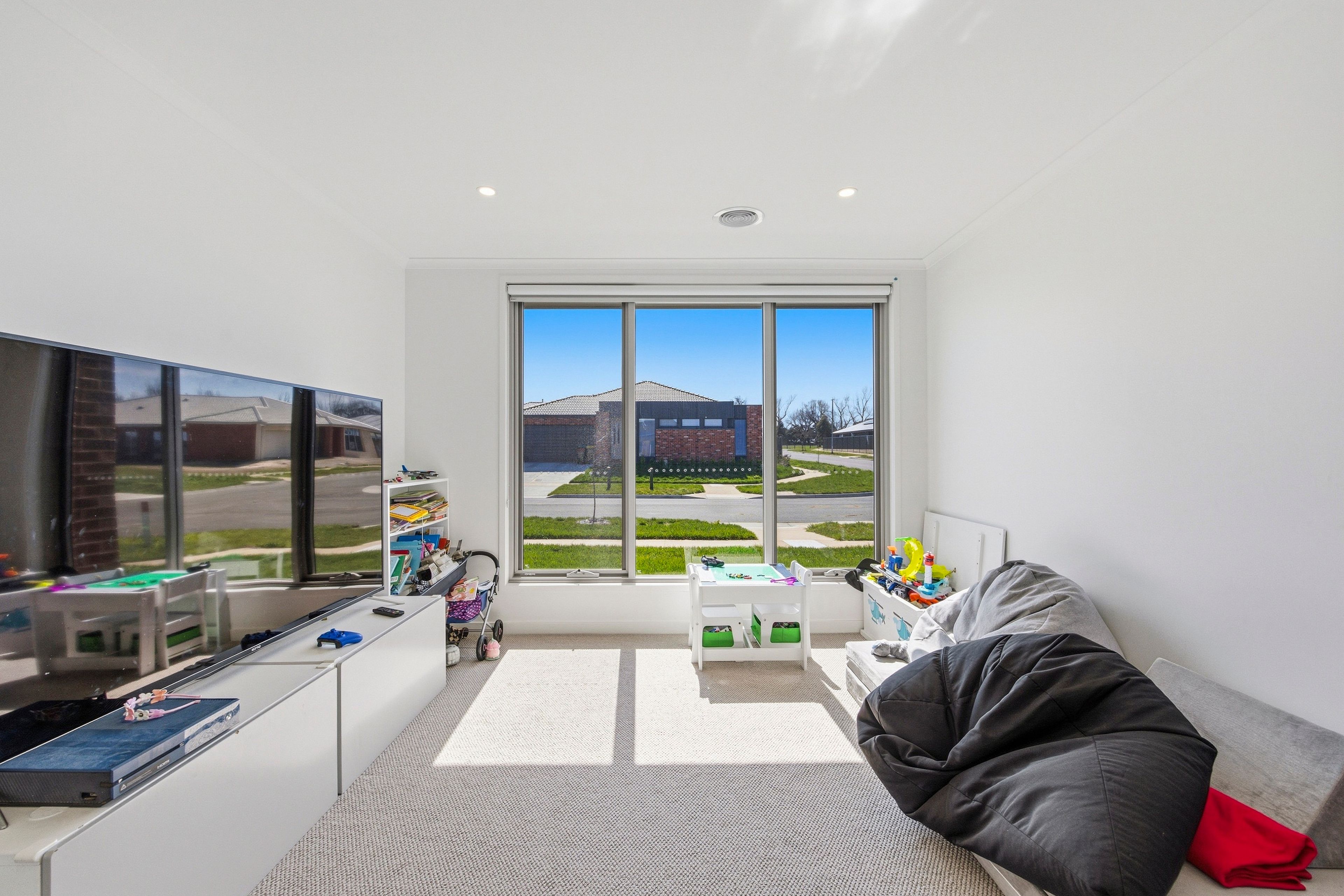 1 Jarvis Way — photo 4 of 10