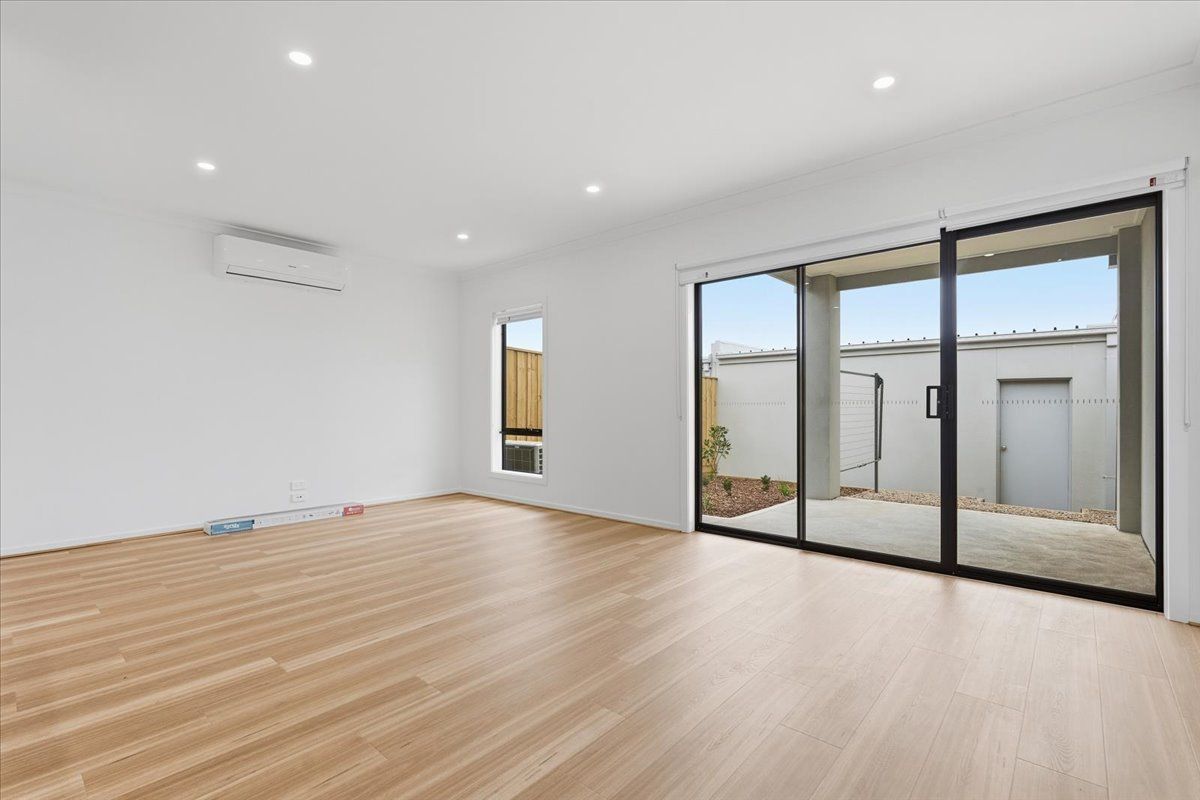 6 Ellis Drive — photo 4 of 9