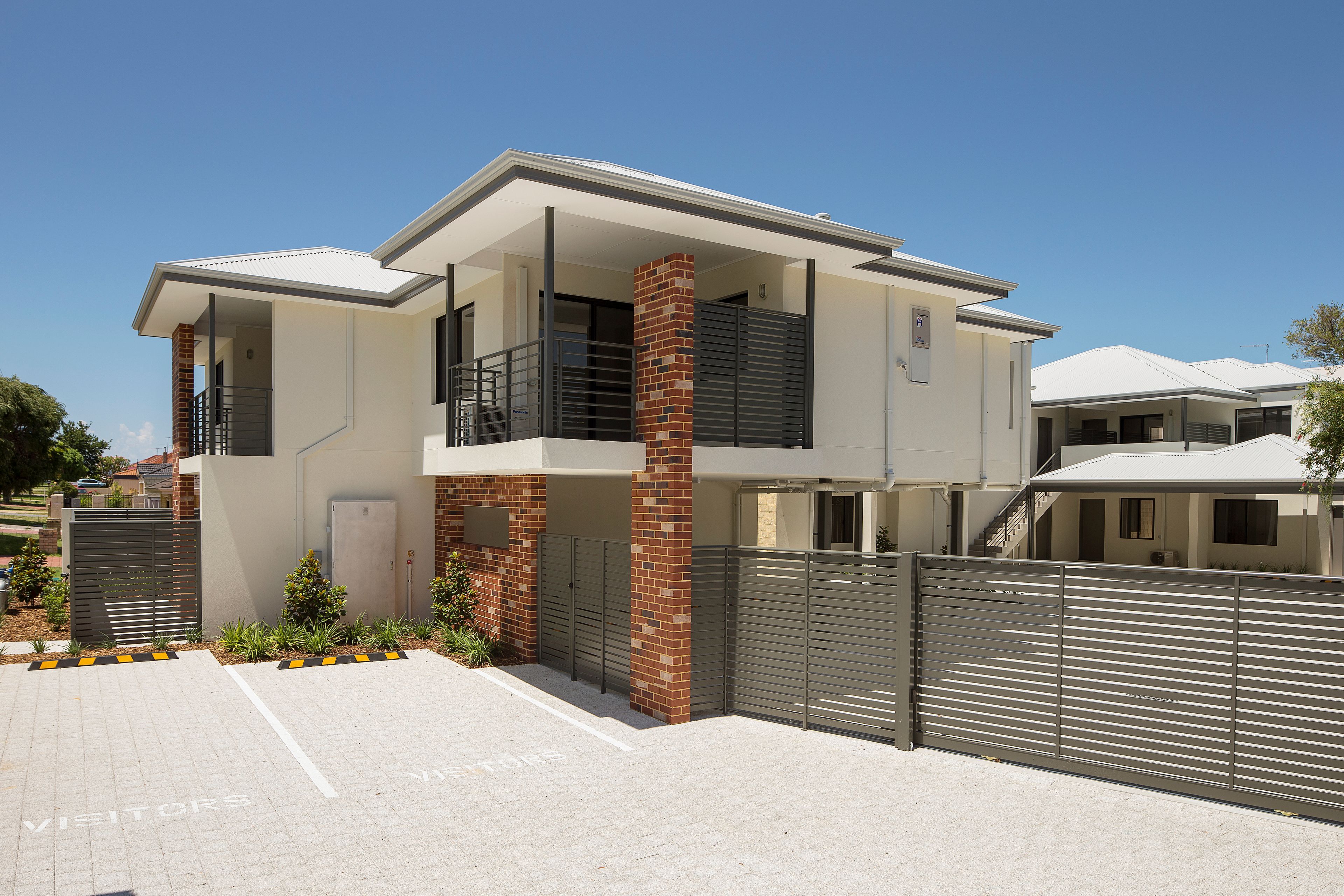 3/4 Whiteside Street, Cloverdale, WA 6105