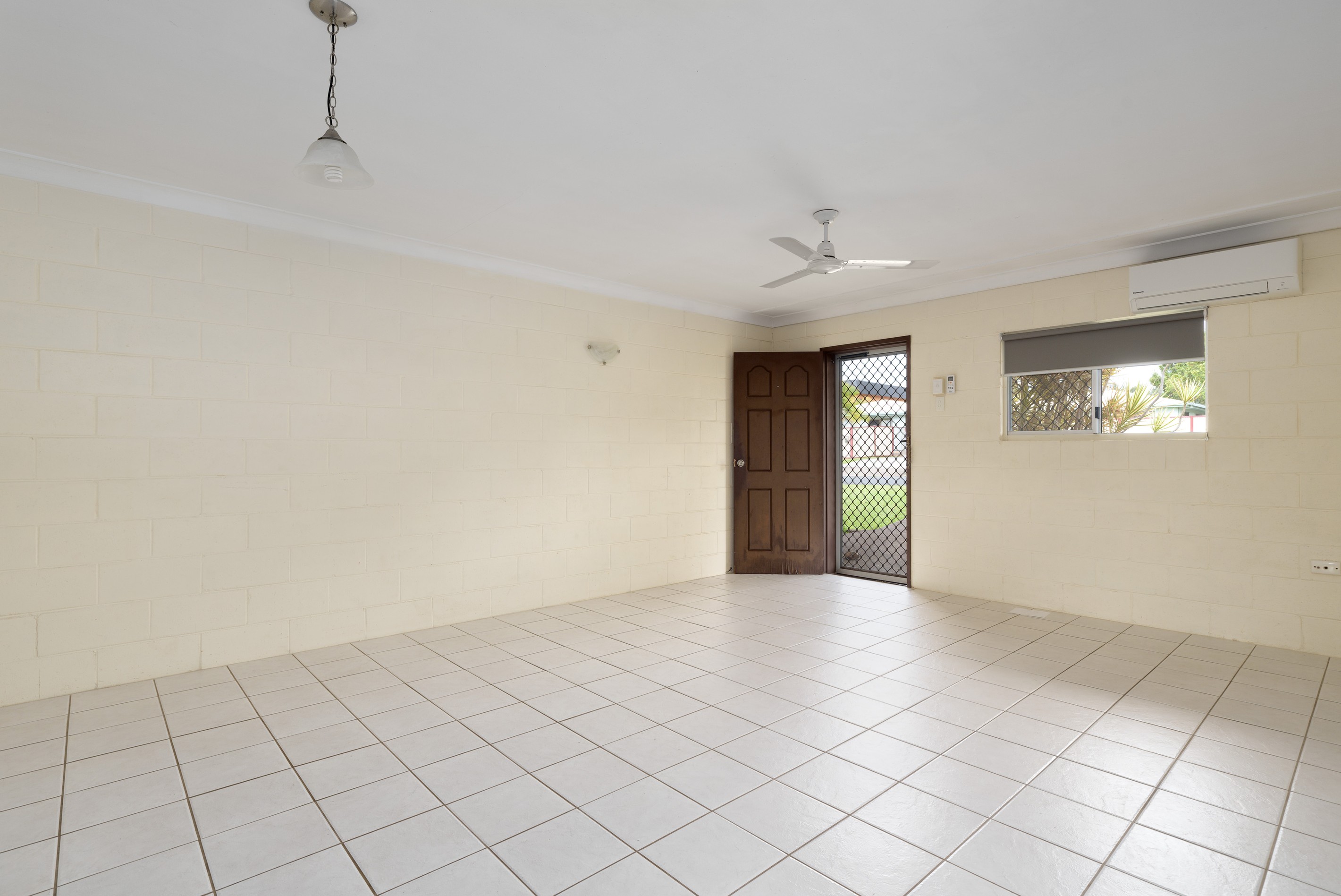 1/9 Johnstone Road, Southside, QLD 4570