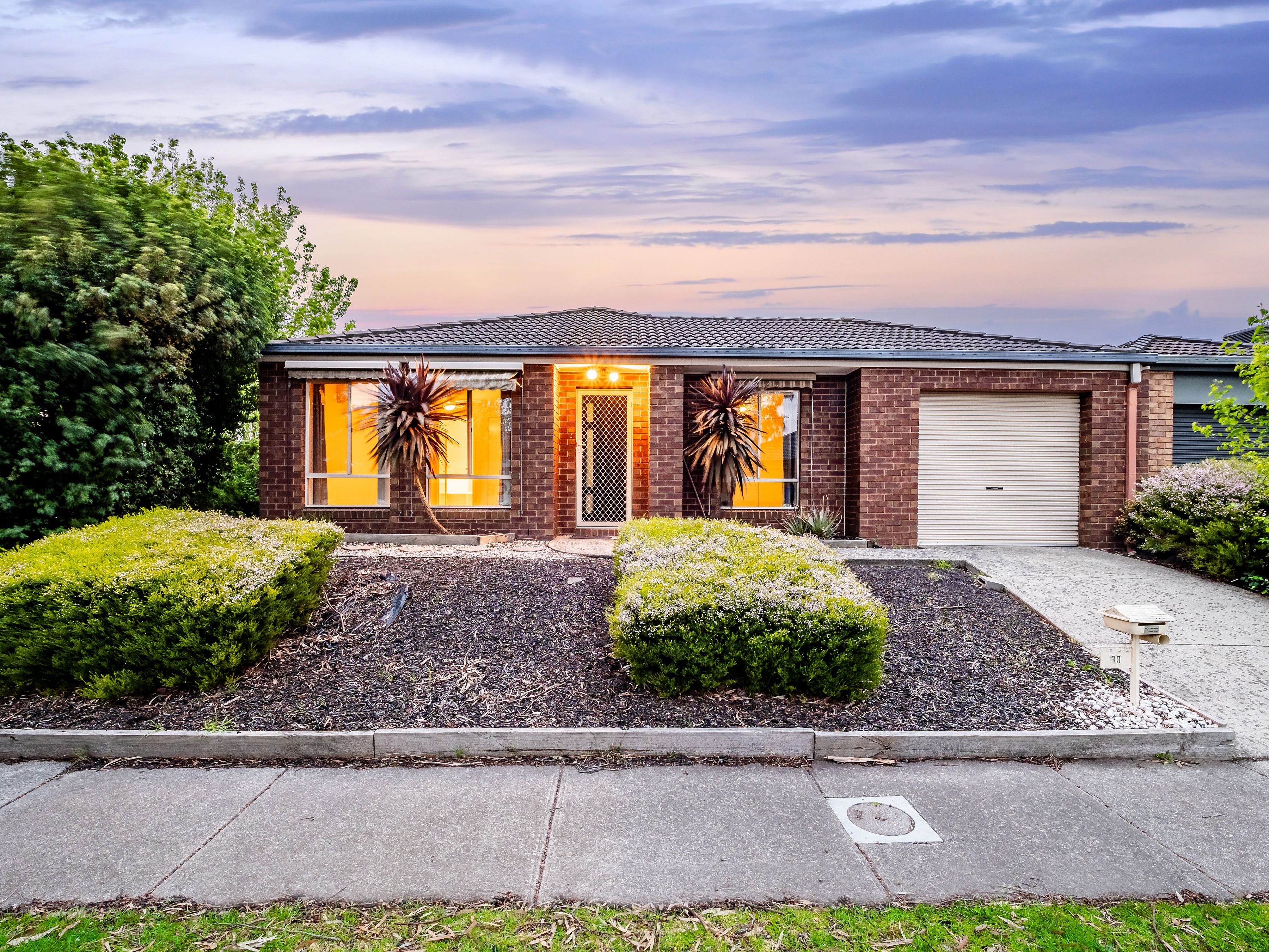 39 Miralie Way, Cranbourne West VIC 3977