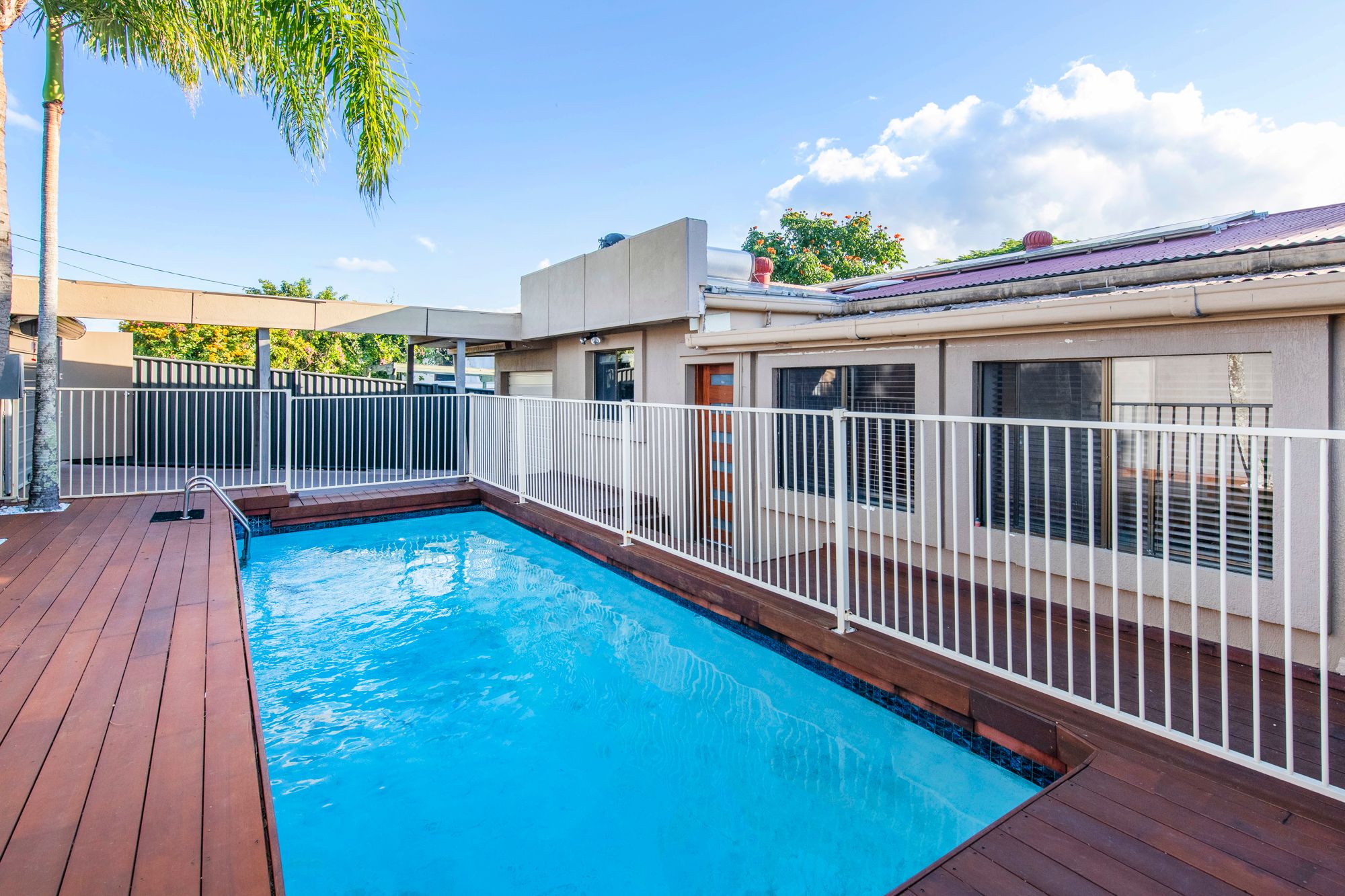 27 Cooleroo Crescent, Southport, QLD 4215