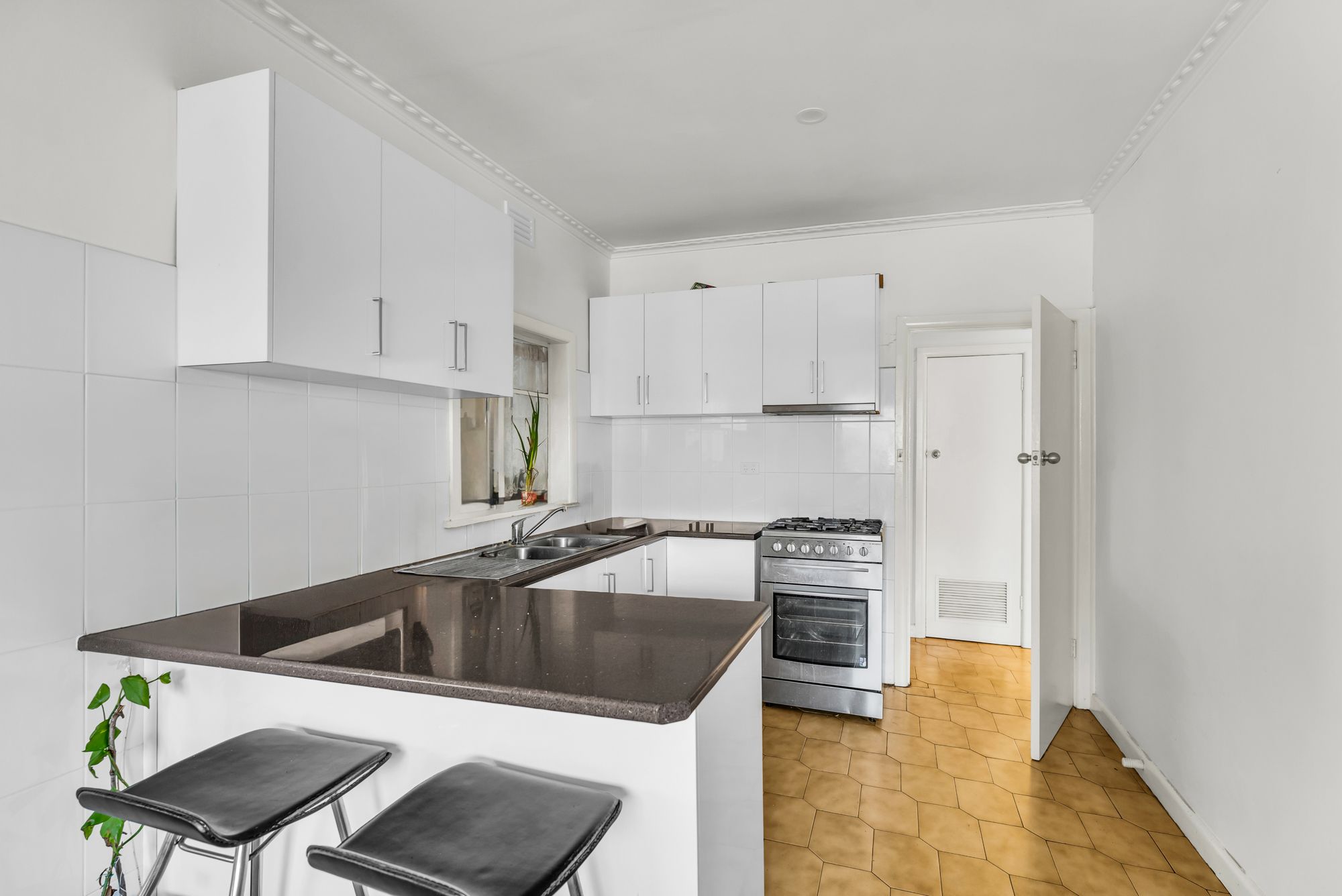 647 Geelong Road — photo 8 of 19