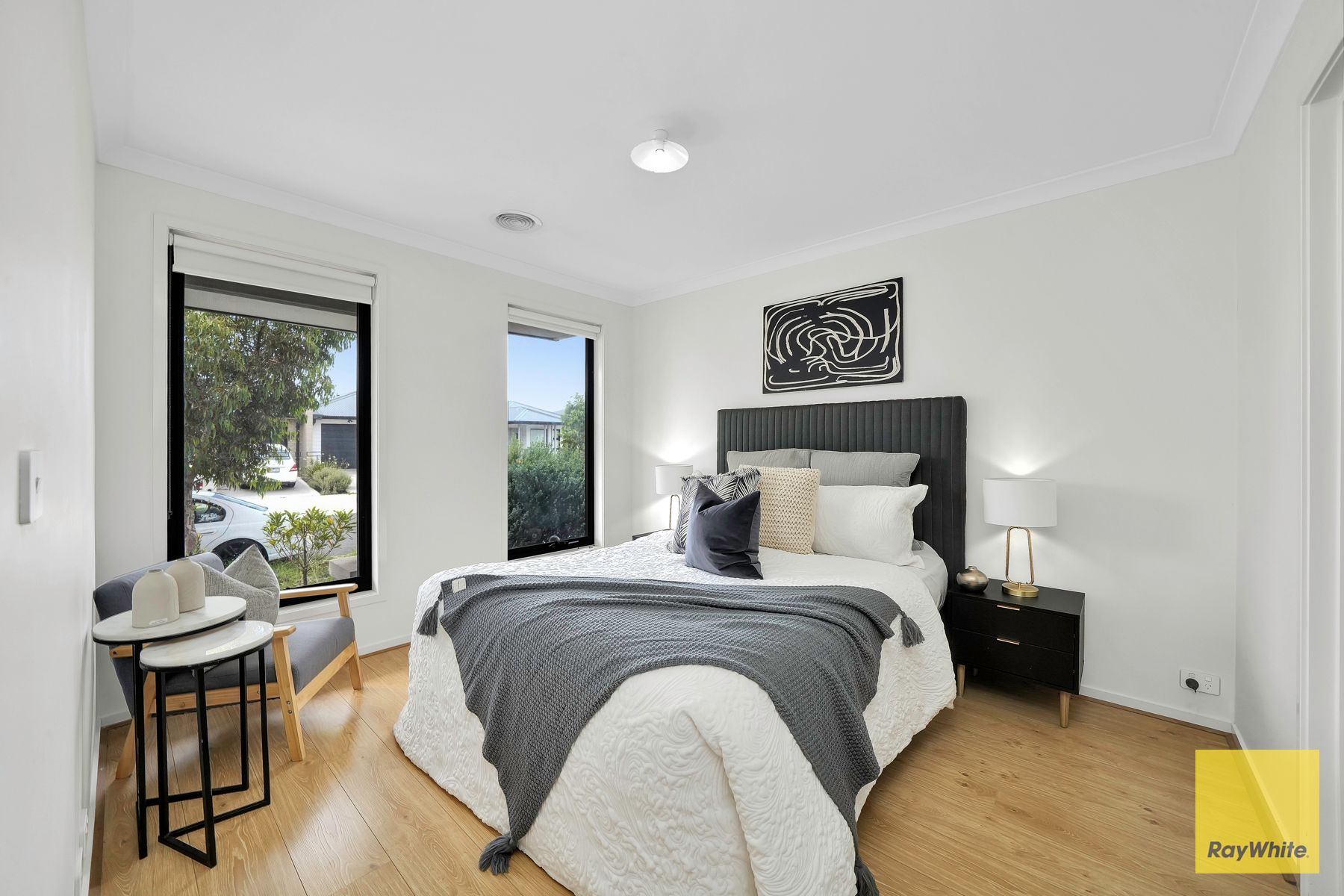 8 Blackscroft Road, THORNHILL PARK, VIC 3335