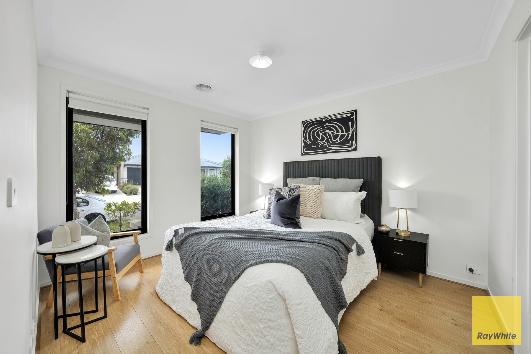 8 Blackscroft Road, THORNHILL PARK, VIC 3335