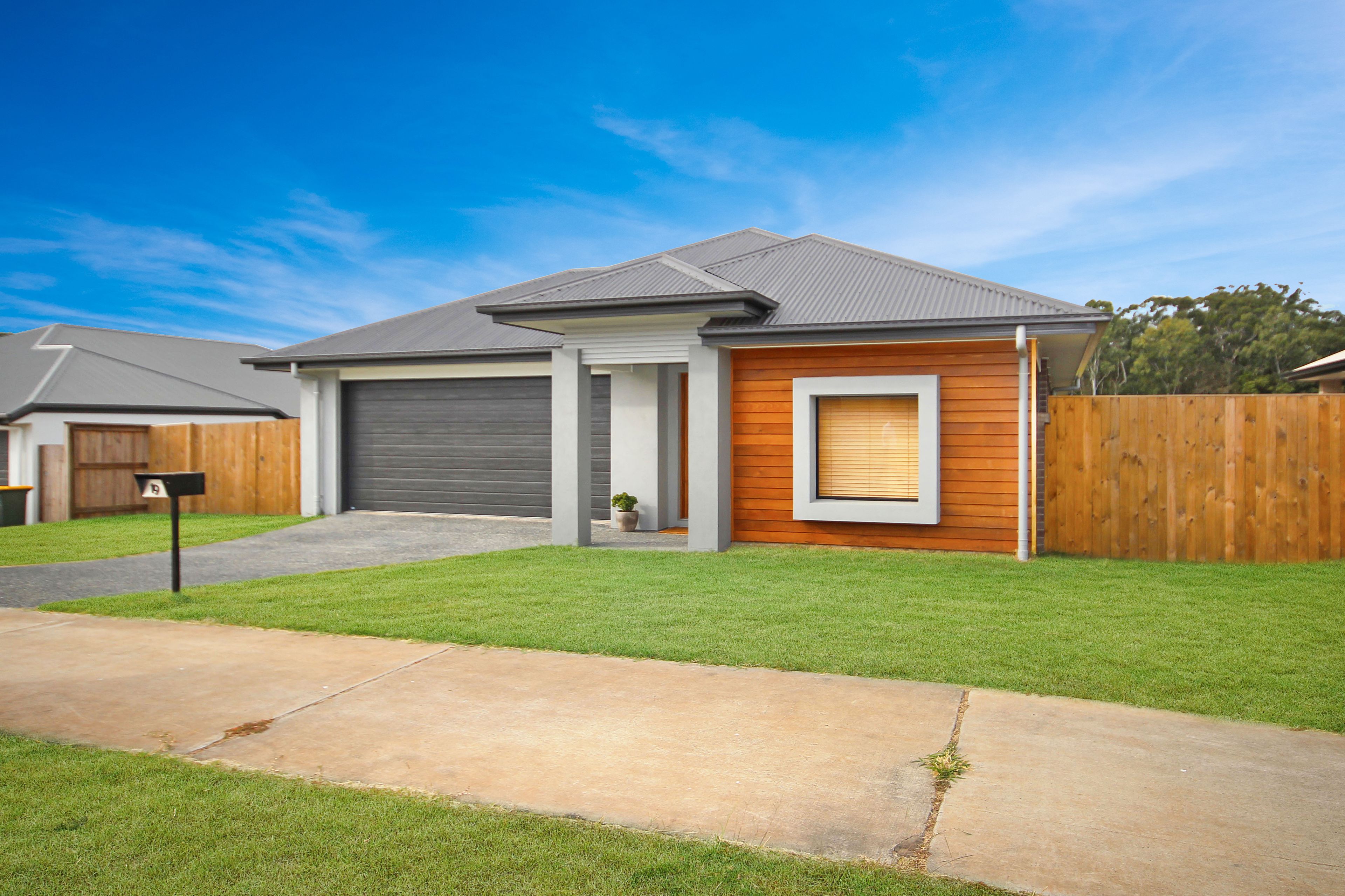 19 Pinnacles Drive, Glass House Mountains QLD 4518