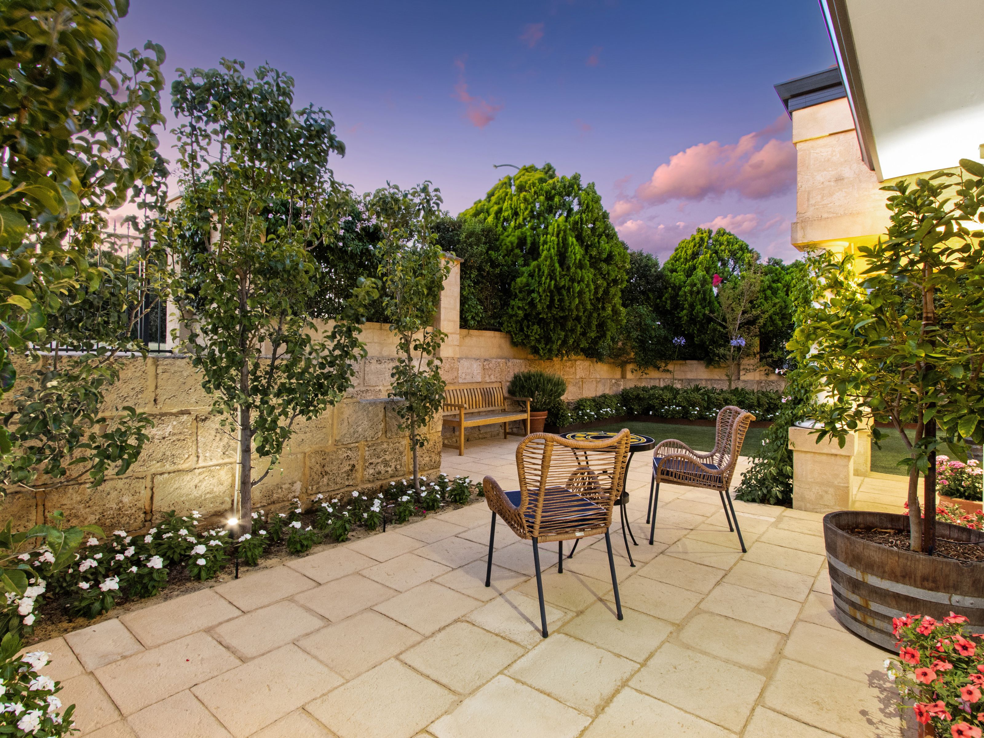 2 Klem Avenue, Salter Point WA 6152