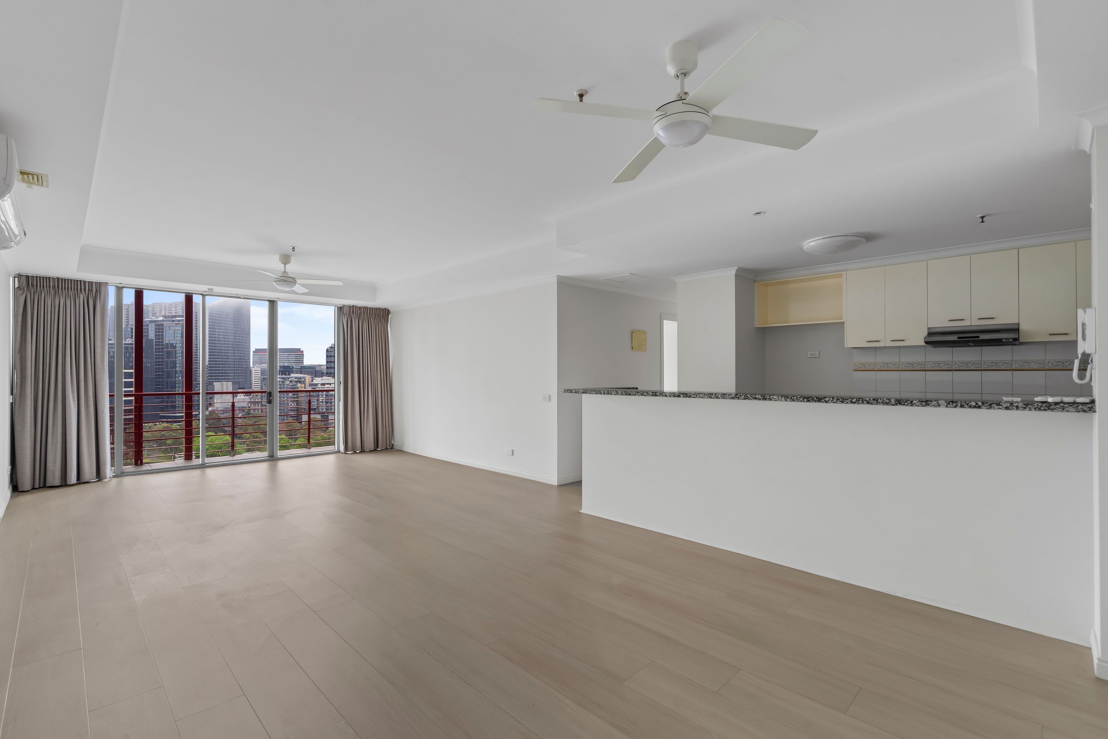1909/83 Queensbridge Street — photo 6 of 17