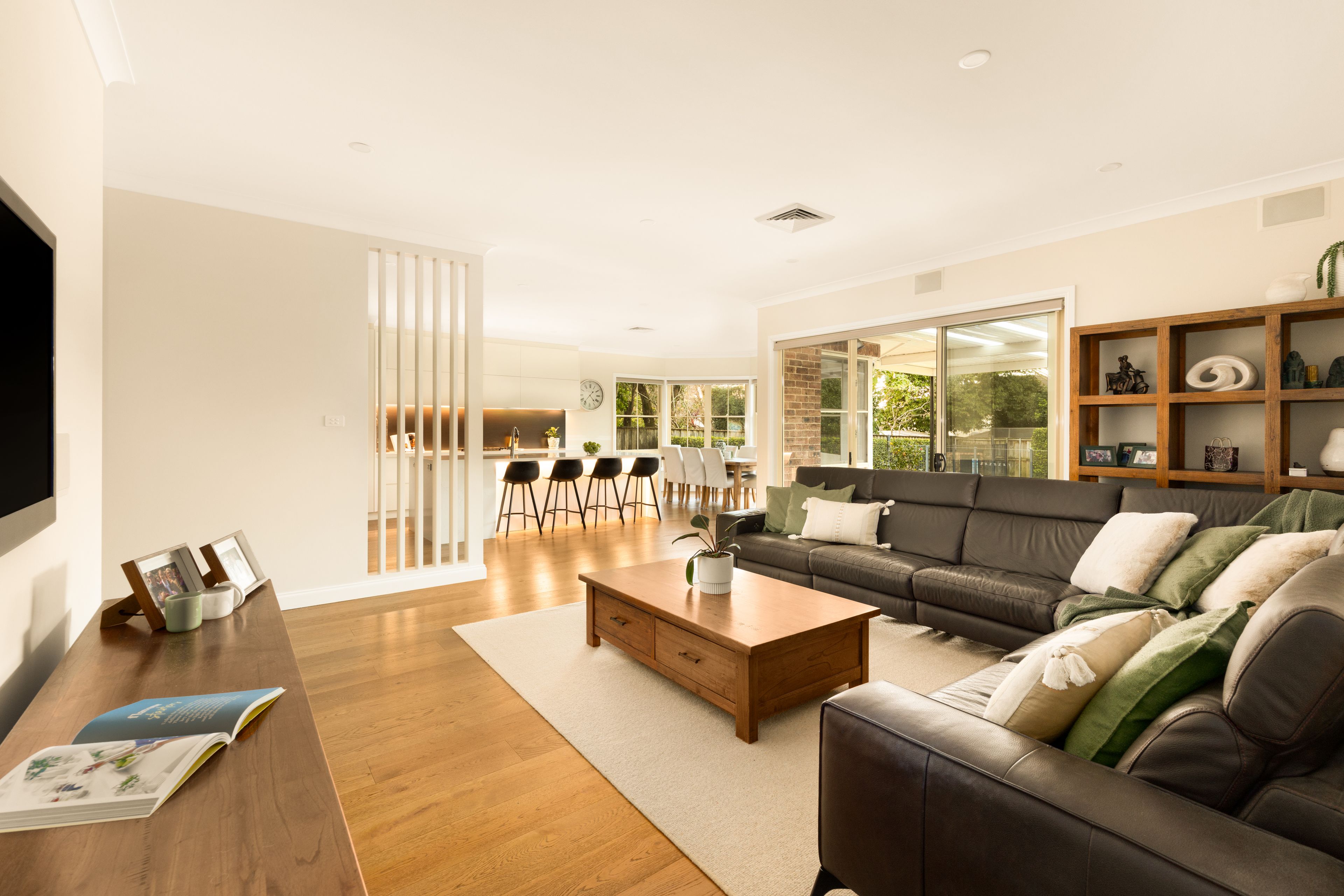 135 Warrimoo Avenue — photo 4 of 17