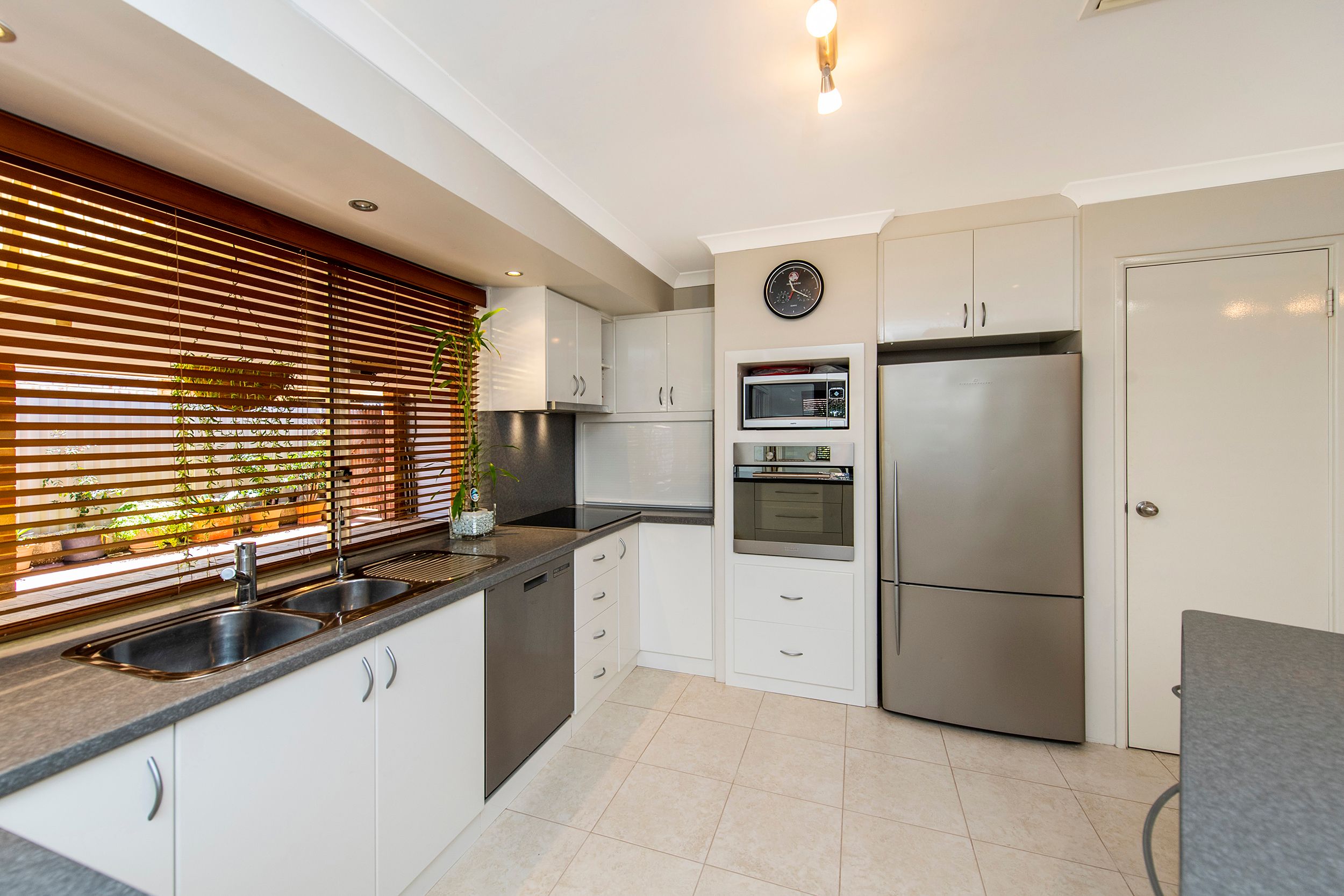 11 Summerlea Avenue, Meadow Springs, WA 6210